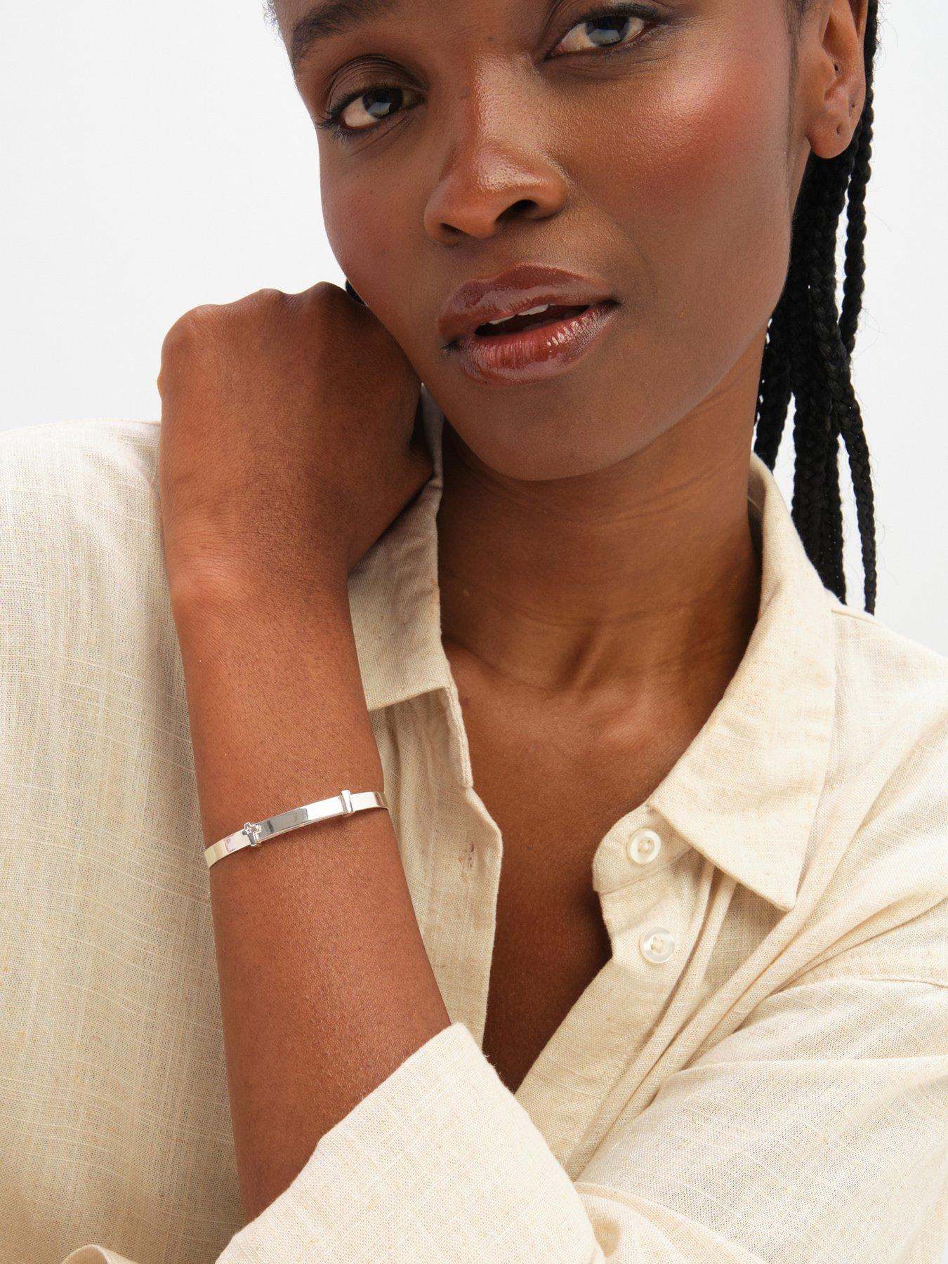 inicio-inicio-christening-cross-bangle-gift-pouchstillFront