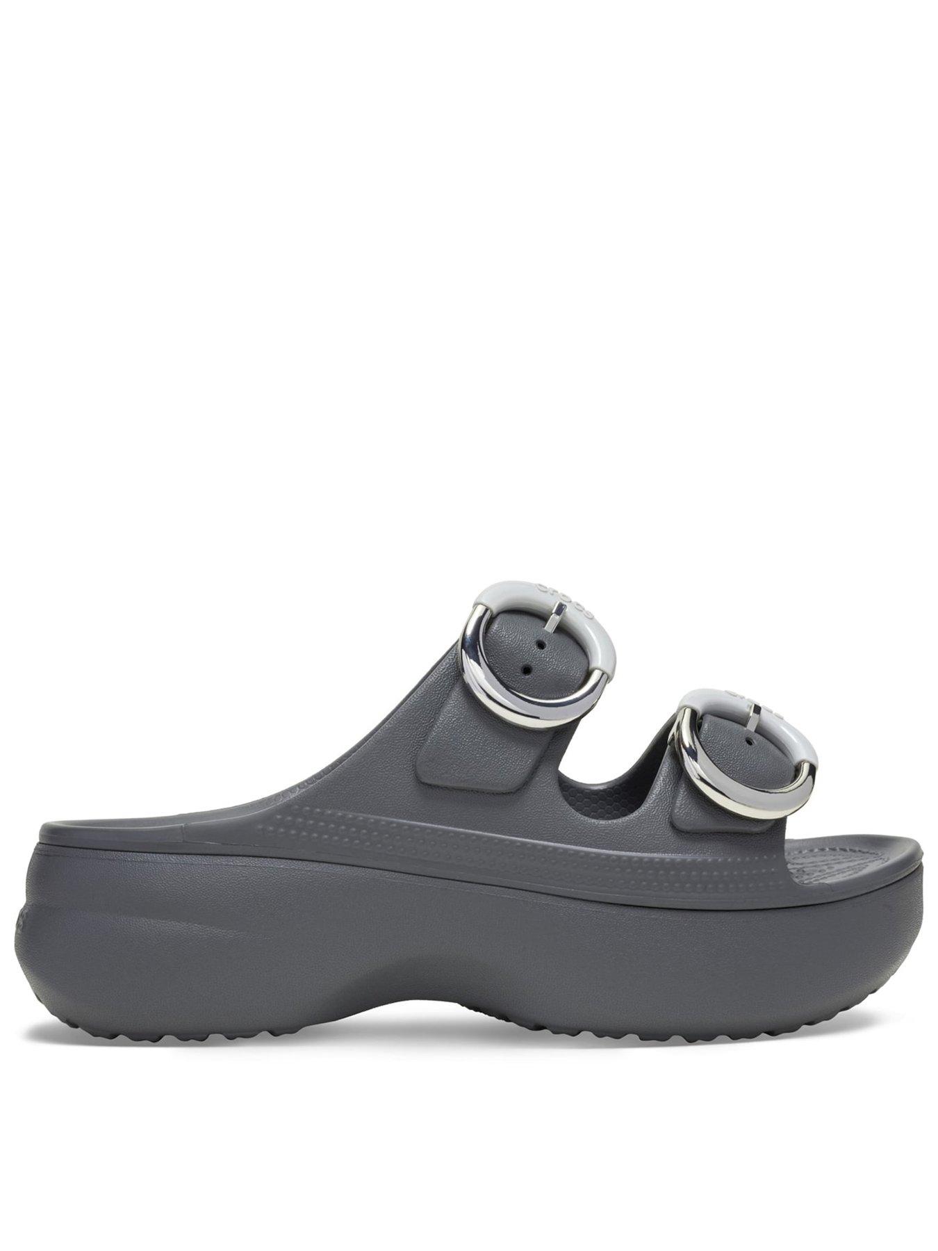 crocs-saturday-platform-buckle-carbonfront