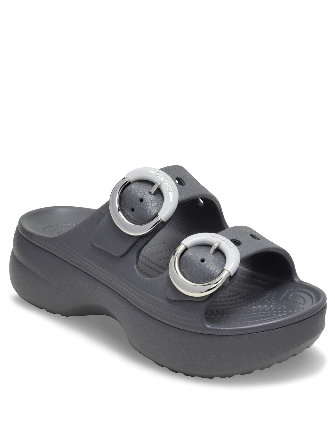 crocs-saturday-platform-buckle-carbonstillFront