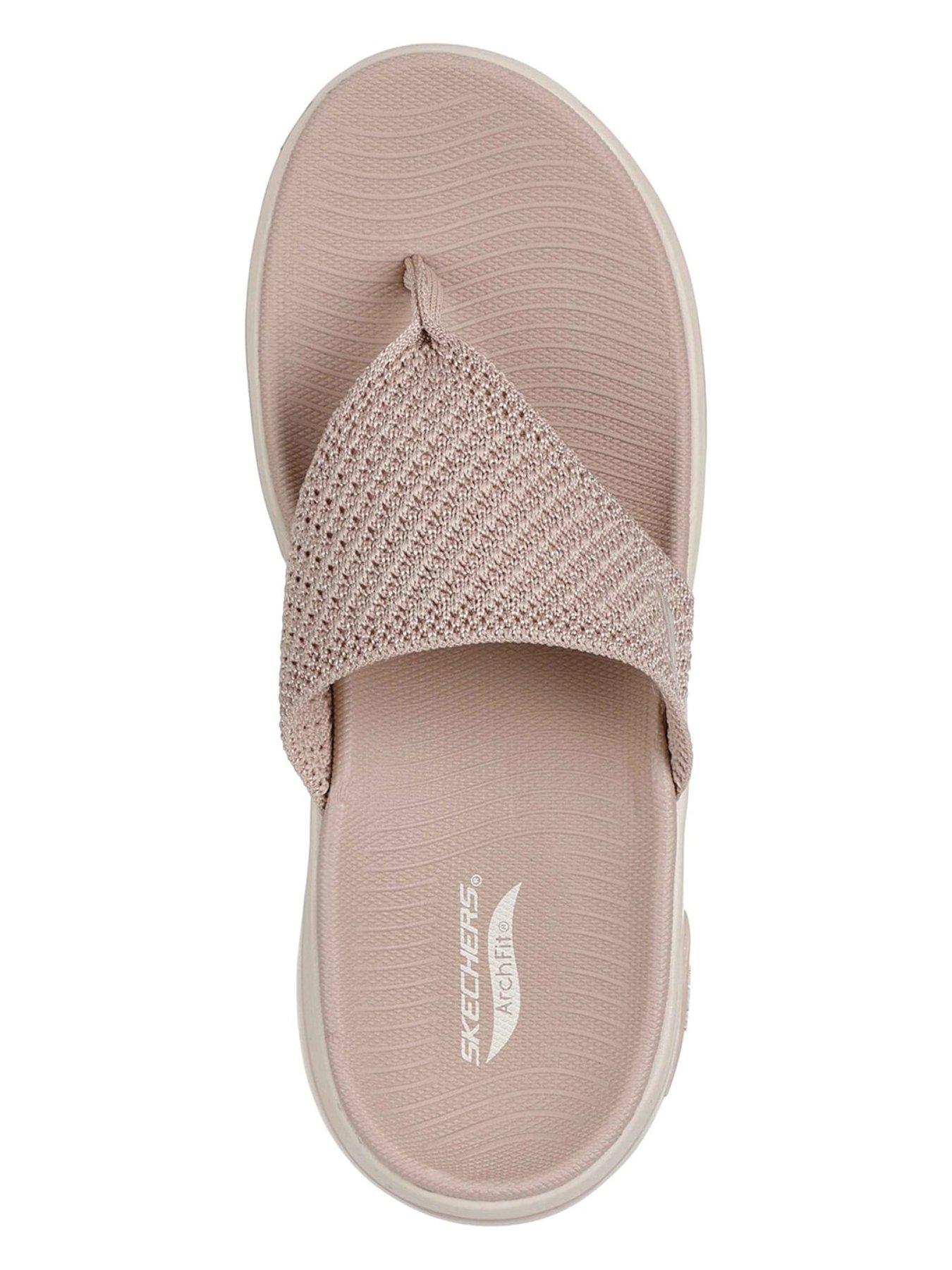 skechers-go-walk-arch-fit-20-carrieoutfit