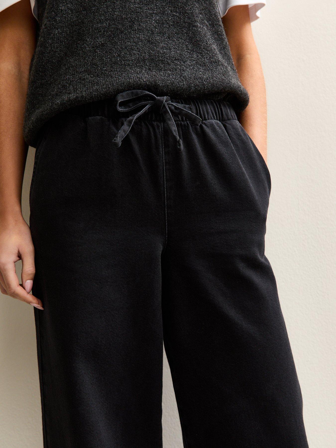 Image 5 of 6 of New Look Petite Black Pull On Wide Leg Jeans