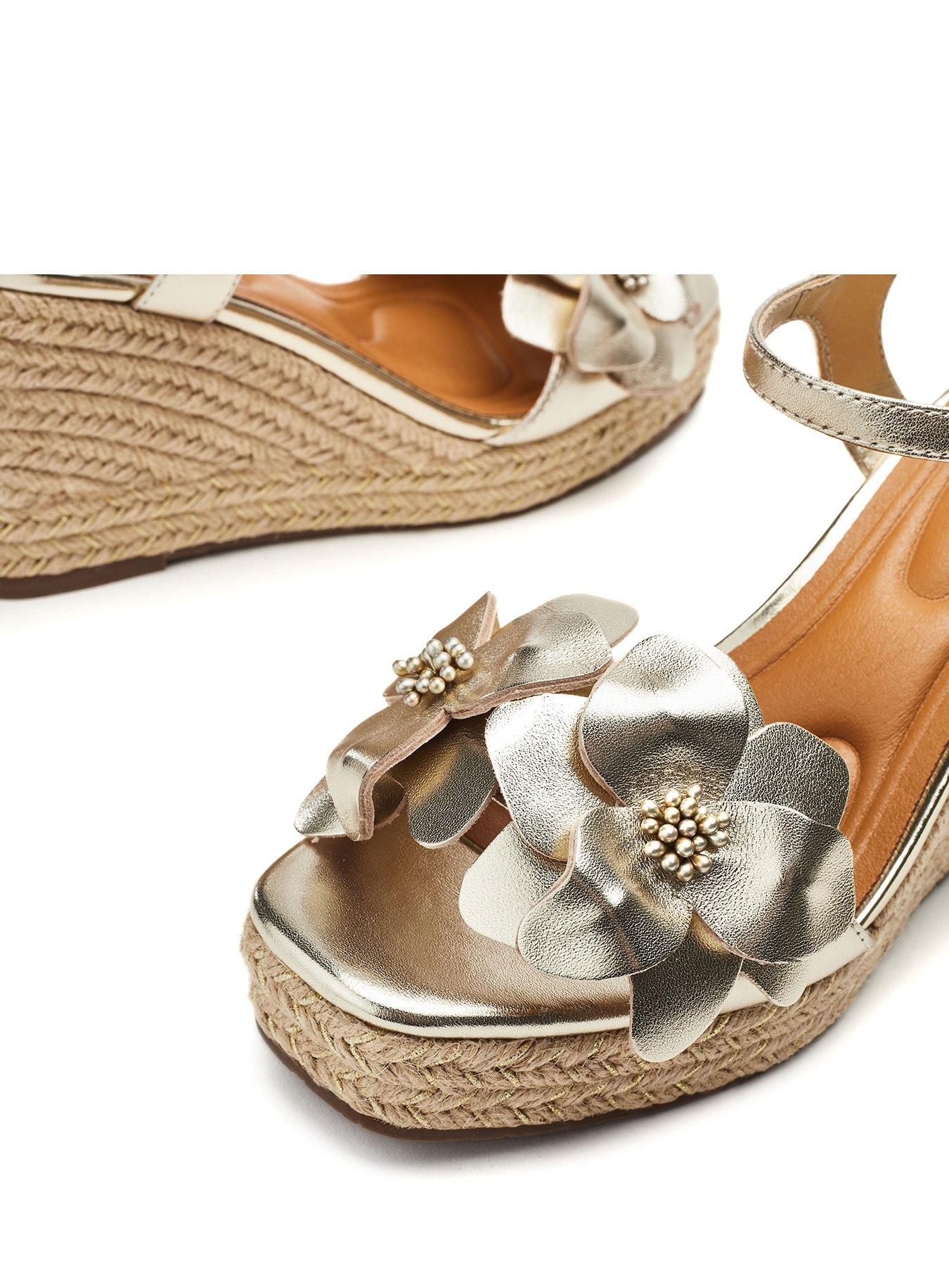 moda-in-pelle-mistee-champagne-leather-flower-detail-wedgedetail
