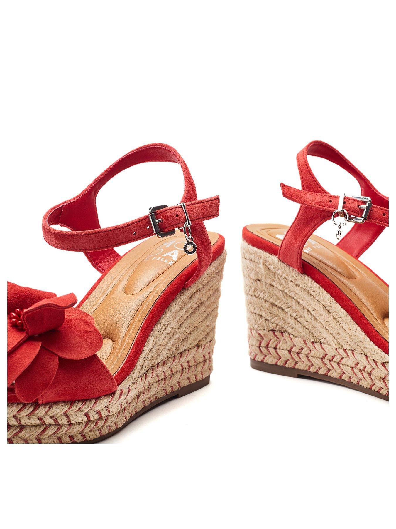 moda-in-pelle-mistee-red-suede-flower-detail-wedgeoutfit