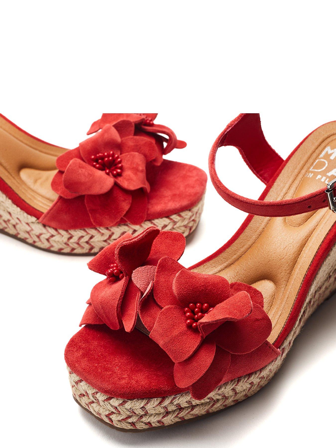 moda-in-pelle-mistee-red-suede-flower-detail-wedgedetail