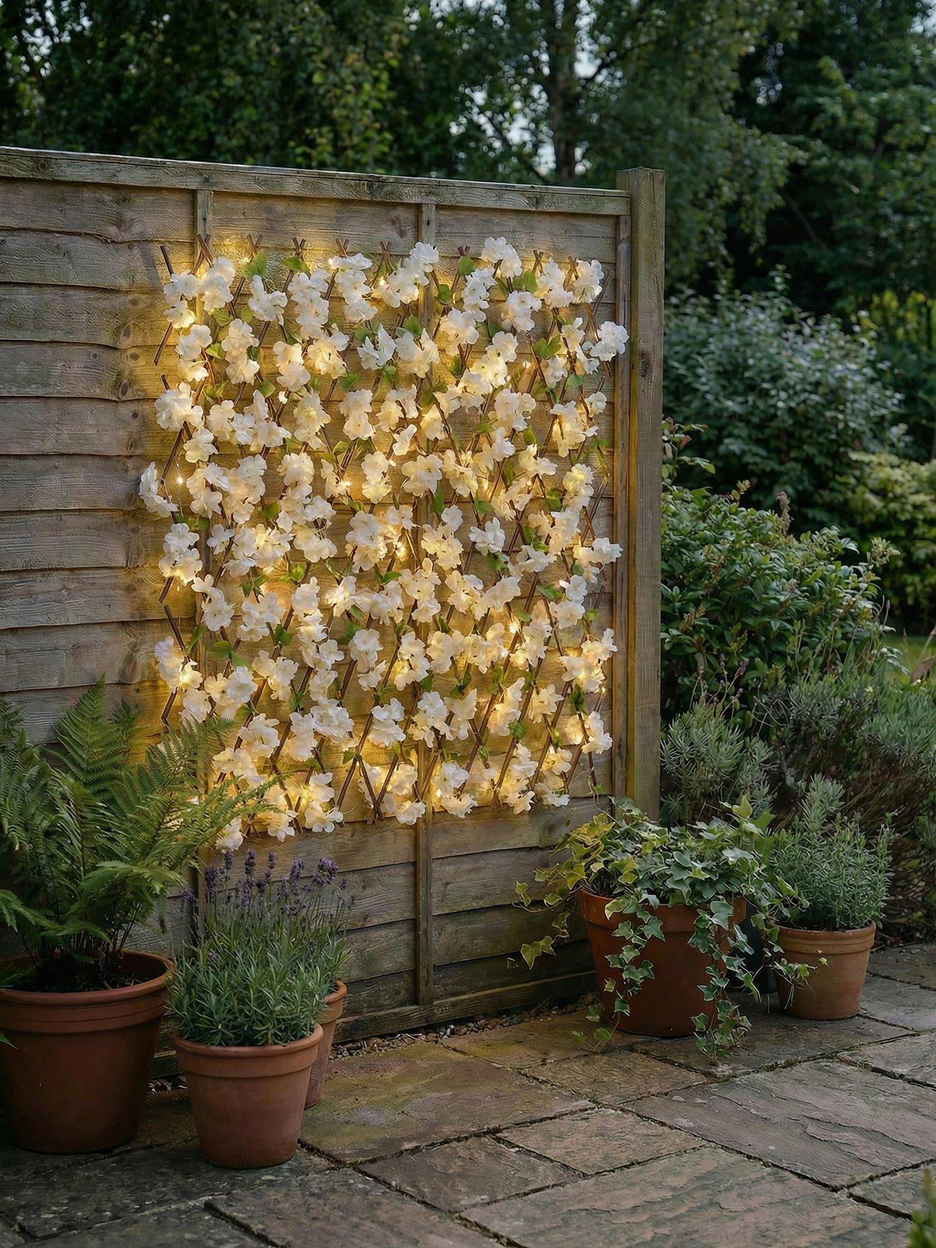 scottish-everlastings-170x90cm-white-blossom-trellis-with-solar-lights