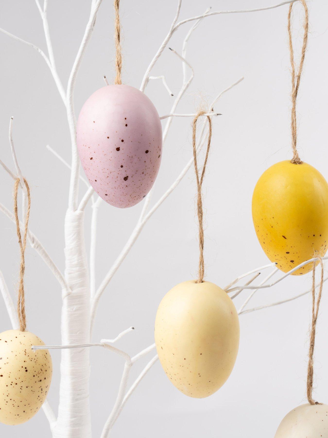 scottish-everlasting-white-twig-tree-with-hanging-eggsback