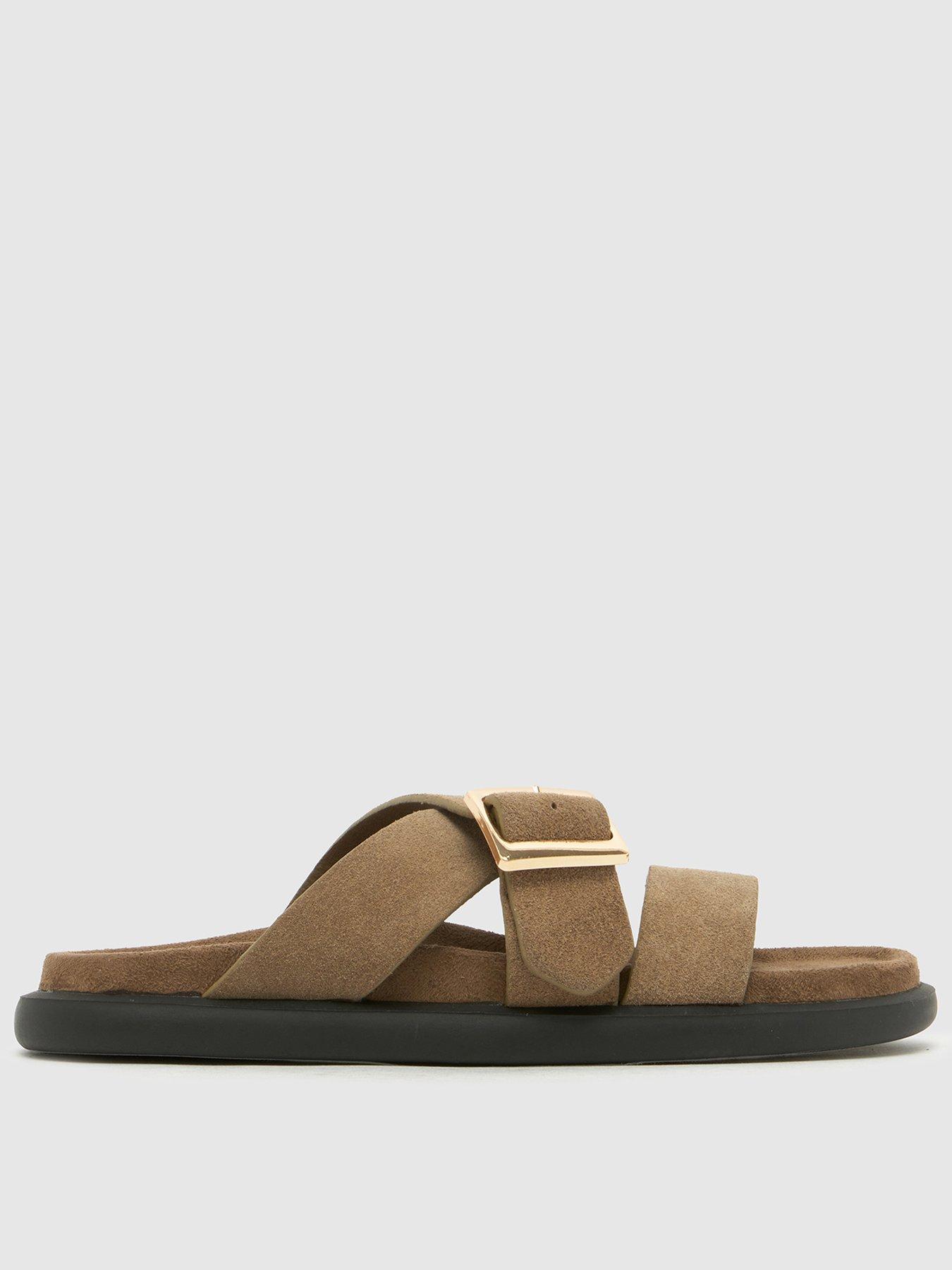 schuh-tear-suede-buckle-sandal-taupe