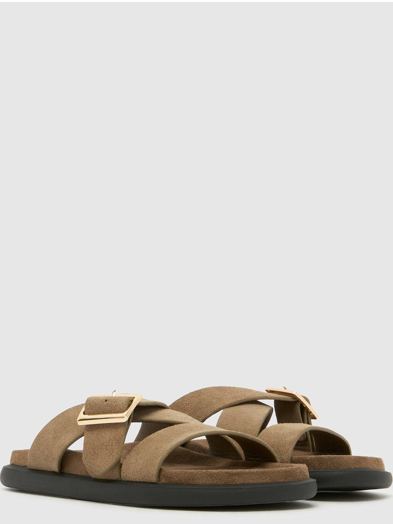 schuh-tear-suede-buckle-sandal-taupeoutfit