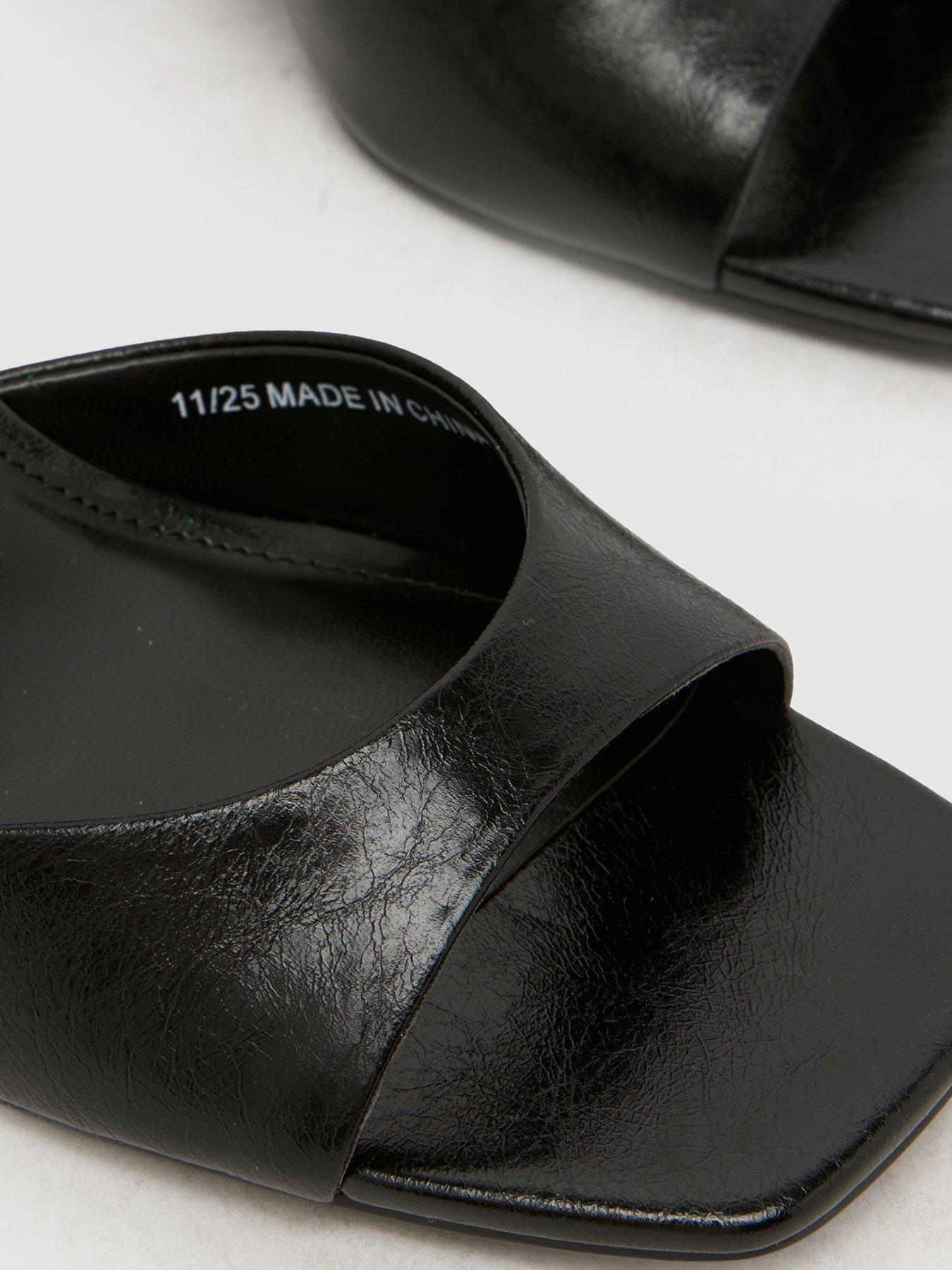 schuh-south-block-heel-sandal-blackdetail