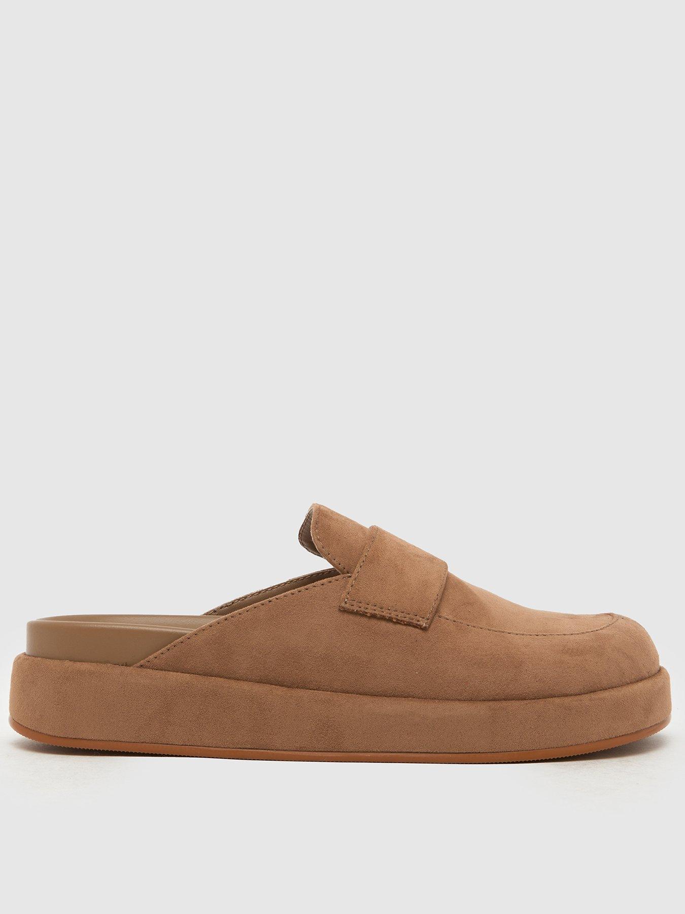 schuh-tiramisu-closed-toe-sandal-taupefront