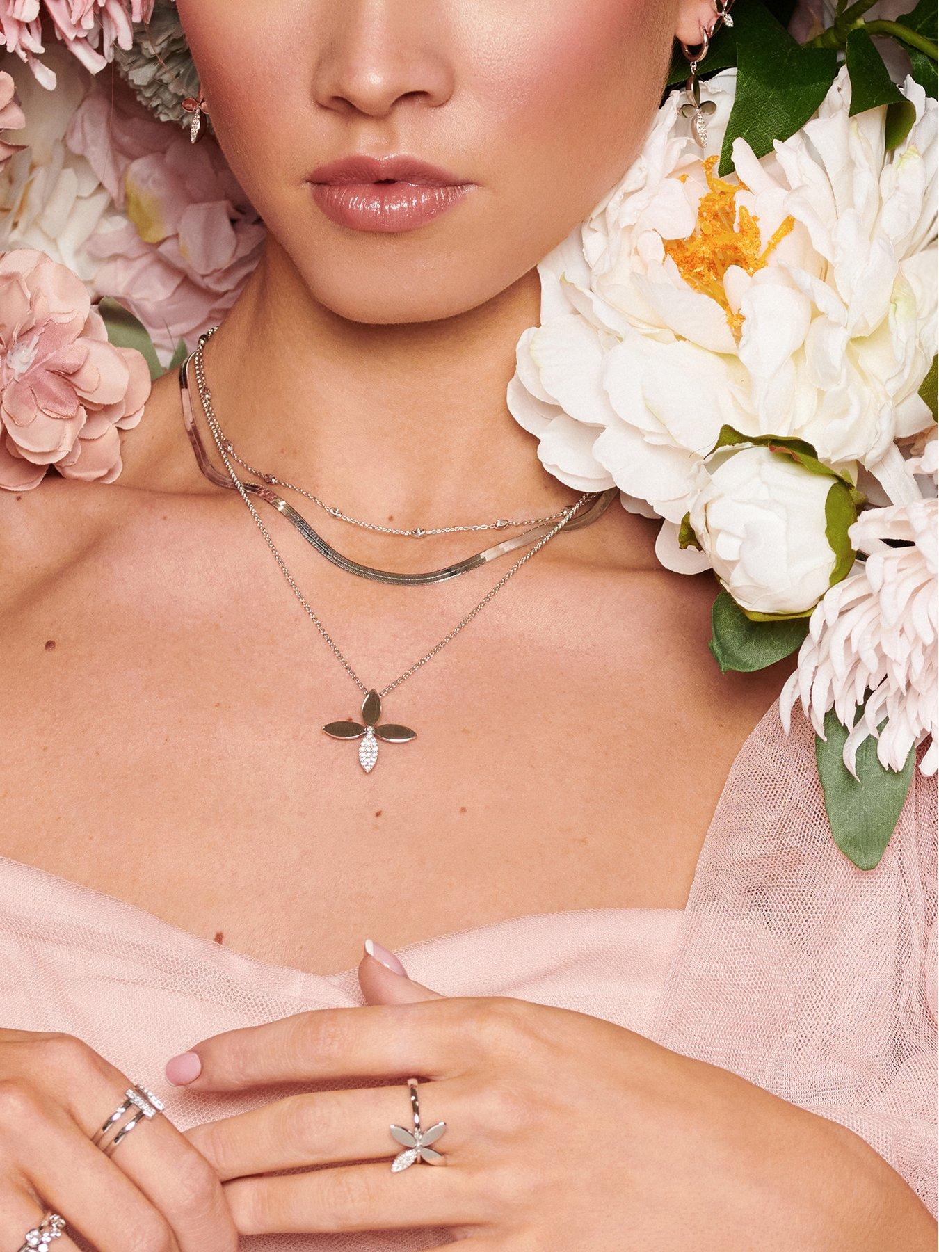 hot-diamonds-cross-flower-pendantoutfit