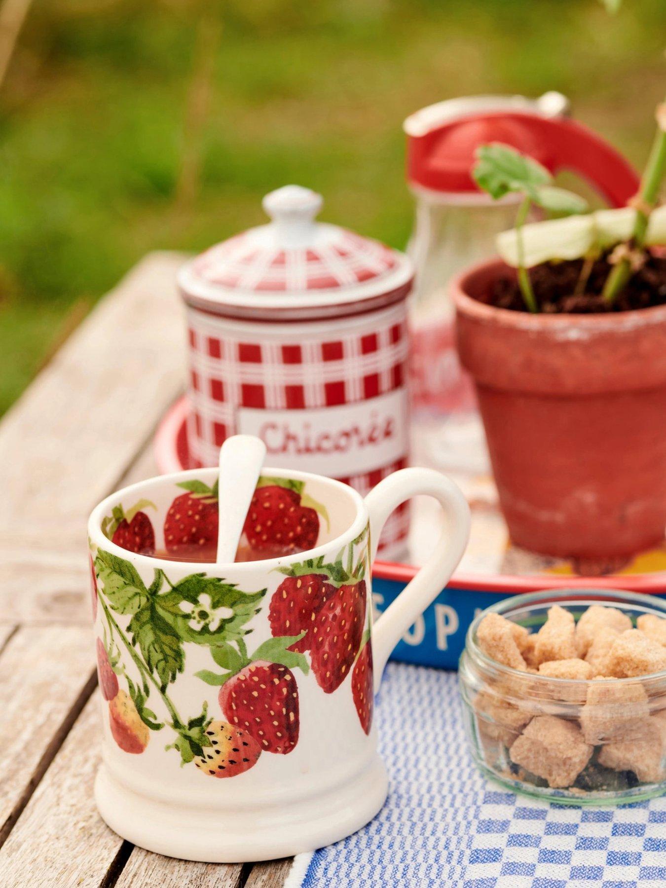 emma-bridgewater-strawberries-12-pt-mugfront