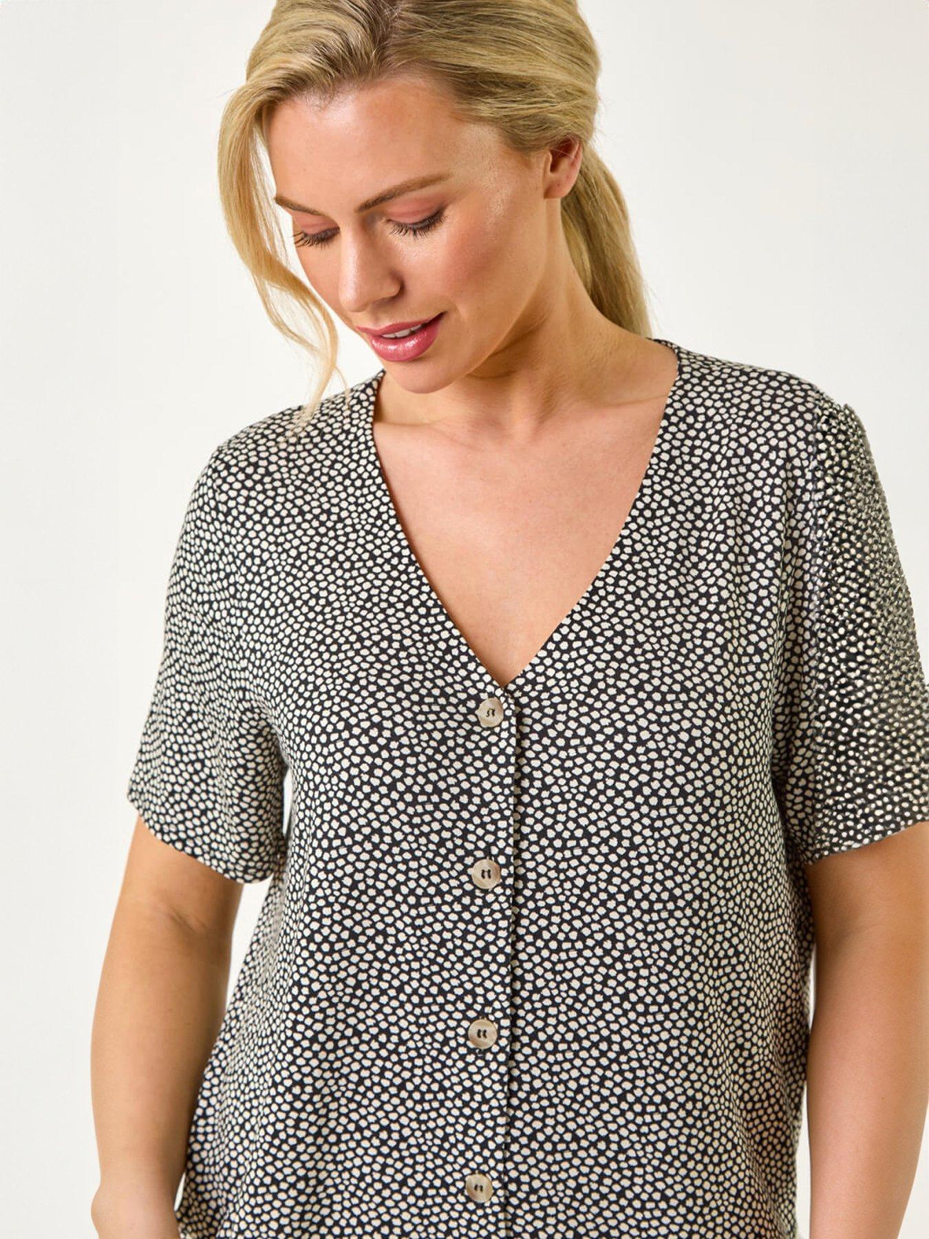 roman-petite-spot-v-neck-stretch-blouseoutfit