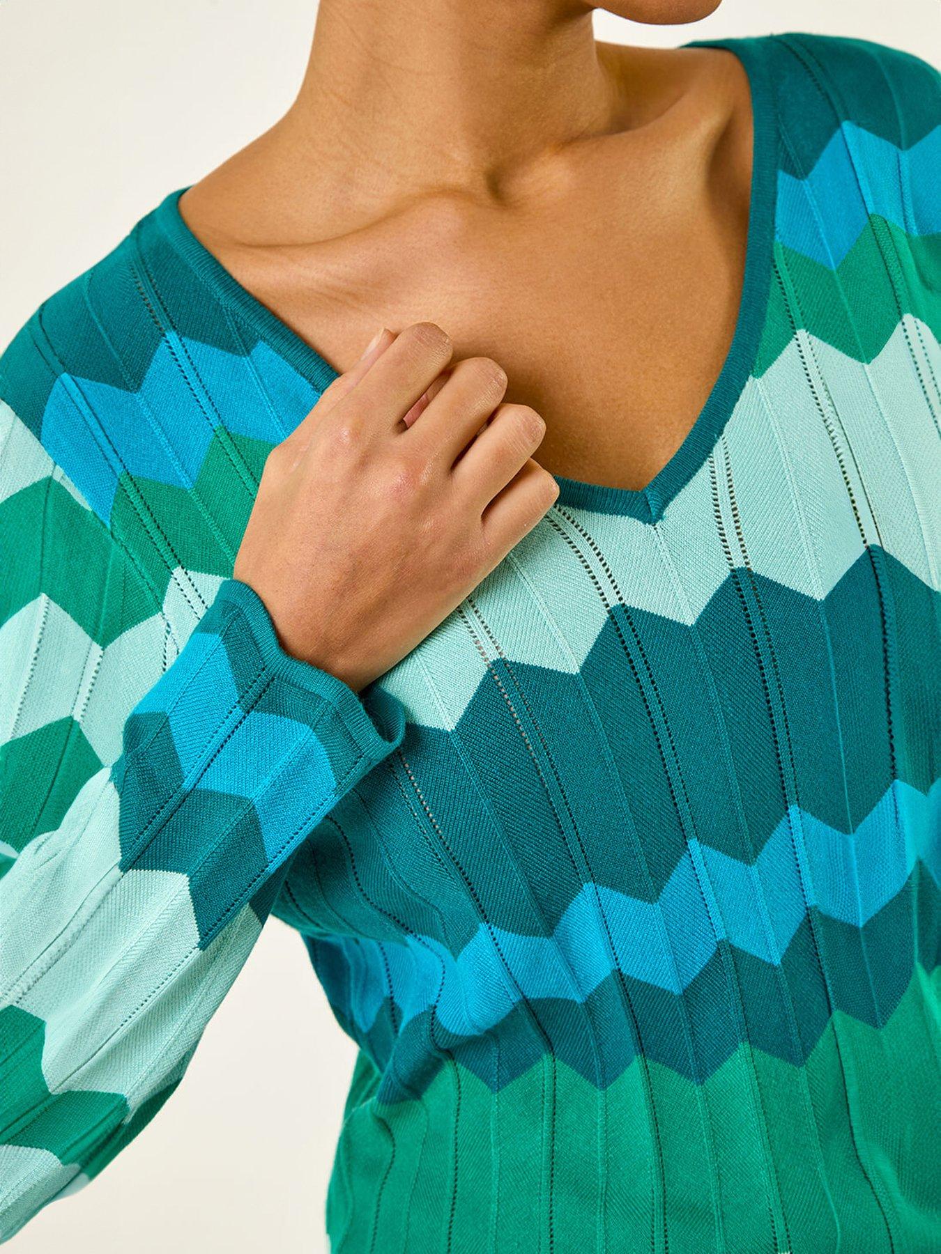 roman-wave-v-neck-knit-jumperdetail