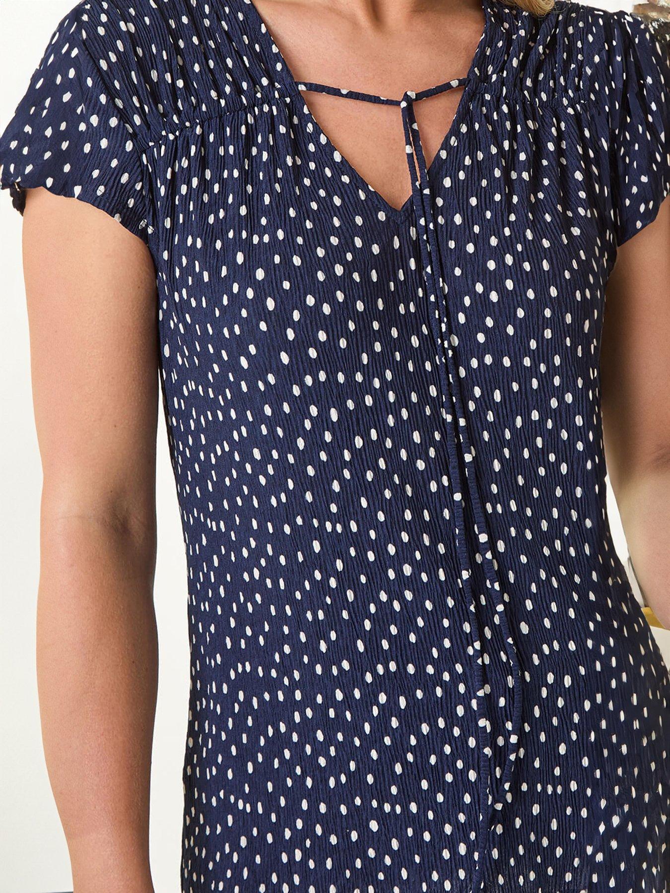 roman-petite-spot-print-crinkle-v-neck-topdetail