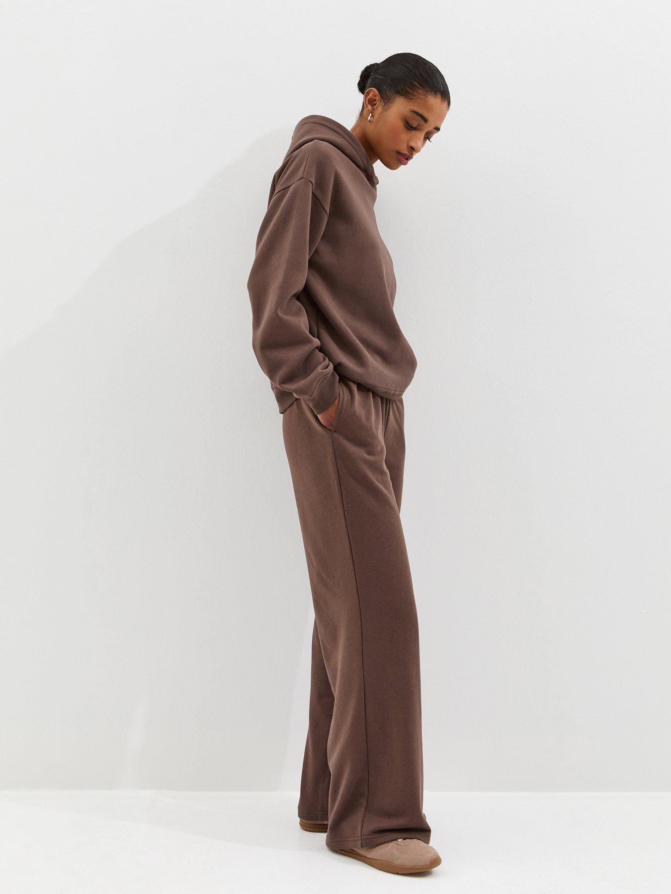new-look-wide-leg-joggers-dark-brownoutfit