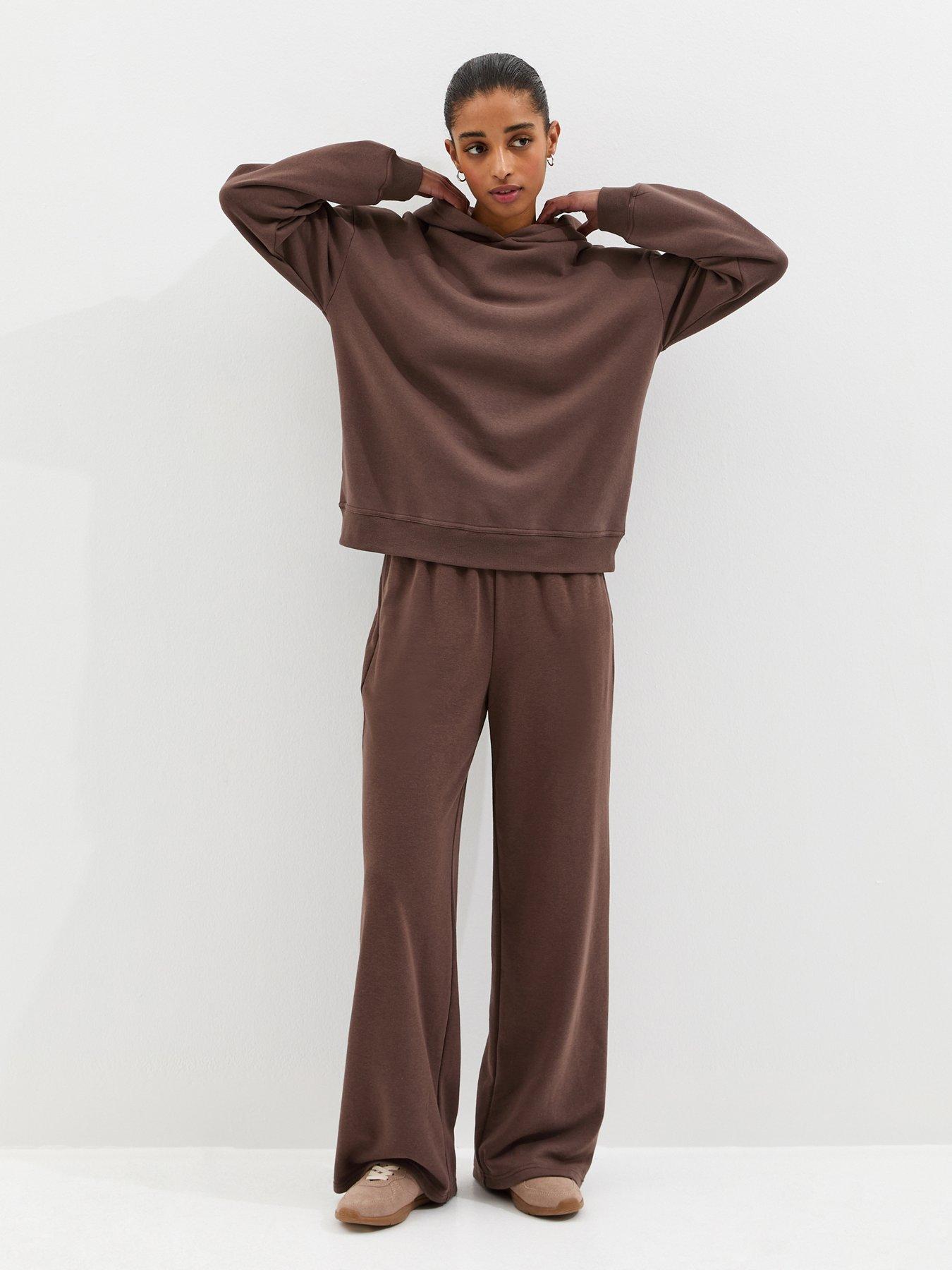 new-look-jersey-pullover-hoodie-dark-brownoutfit