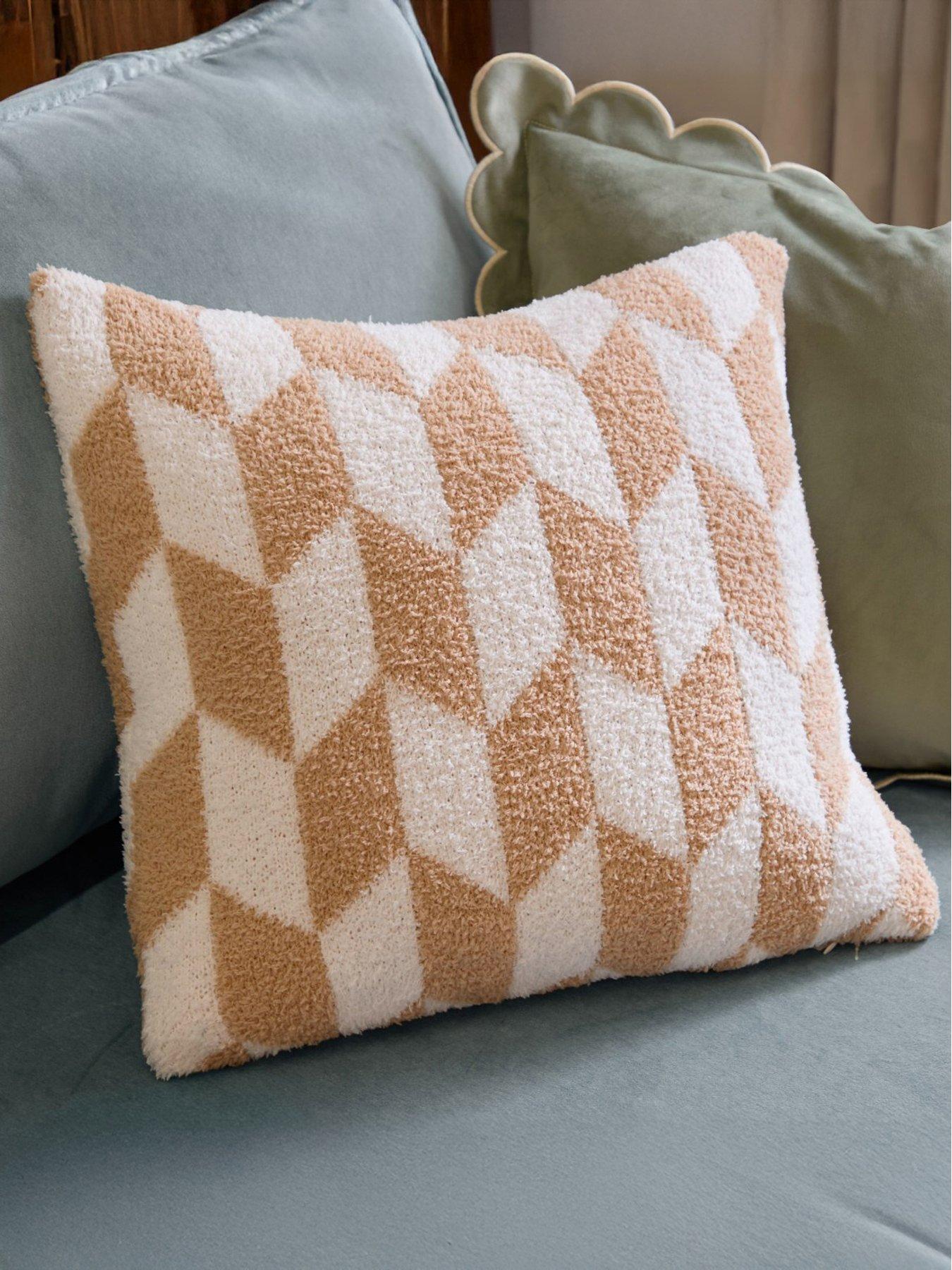 Furn OLSEN 45X45 POLYESTER CUSHION RETRO PINK
