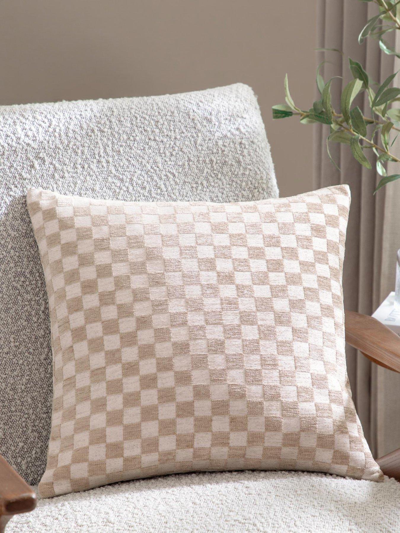 hoem-larro-45x45-polyester-cushion