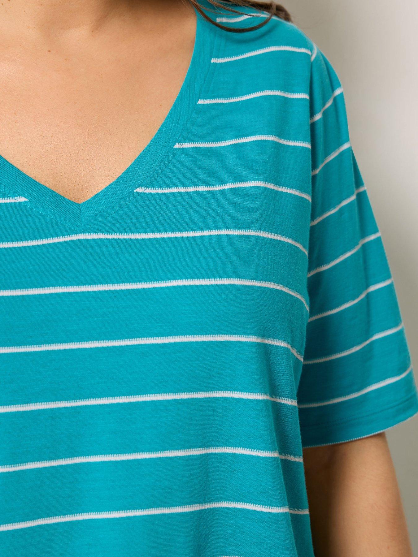 yours-curve-v-neck-stripe-t-shirt-blueoutfit