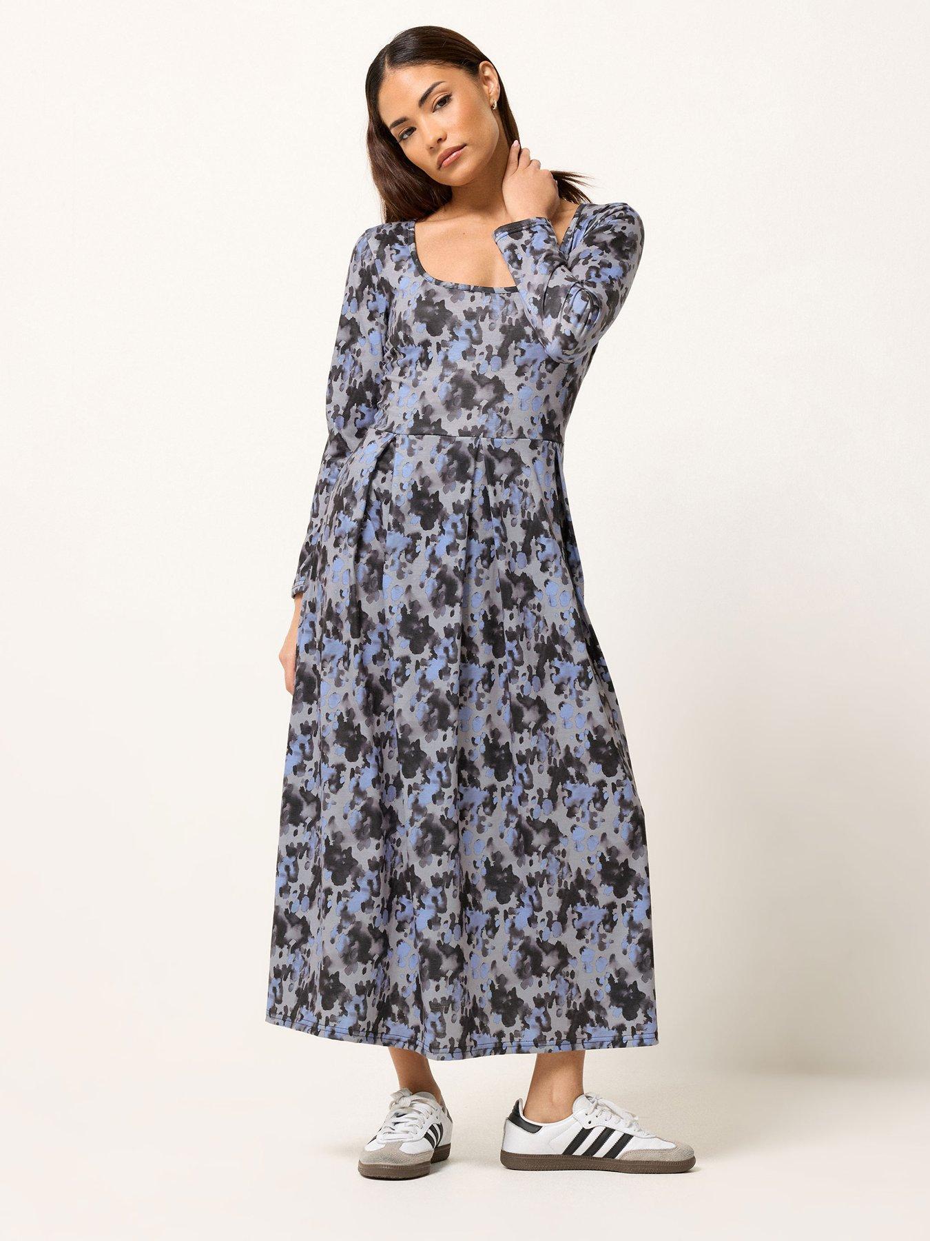 PixieGirl Petite Abstract Long Sleeve Pleat Midi Dress