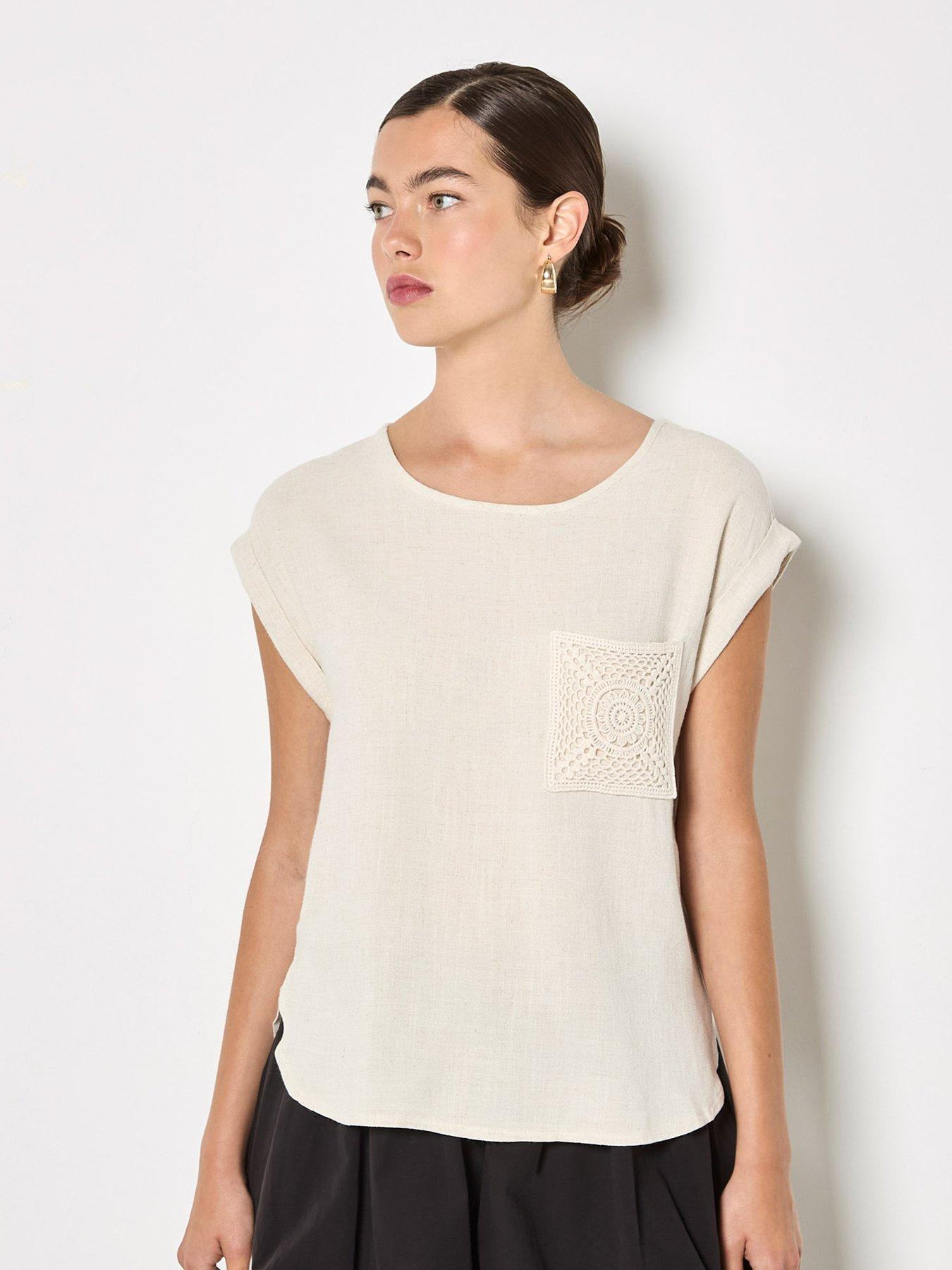 apricot-apricot-crochet-pocket-turn-up-teefront