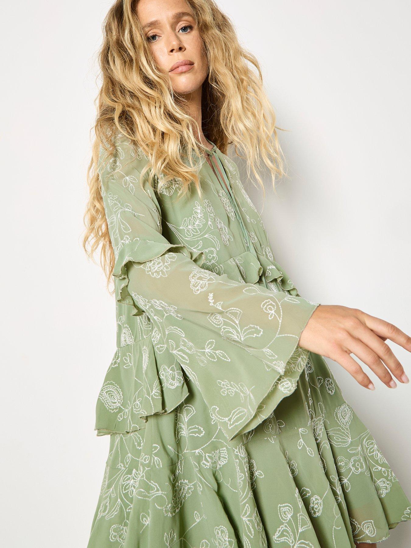apricot-apricot-paisley-embroidered-boho-dressoutfit