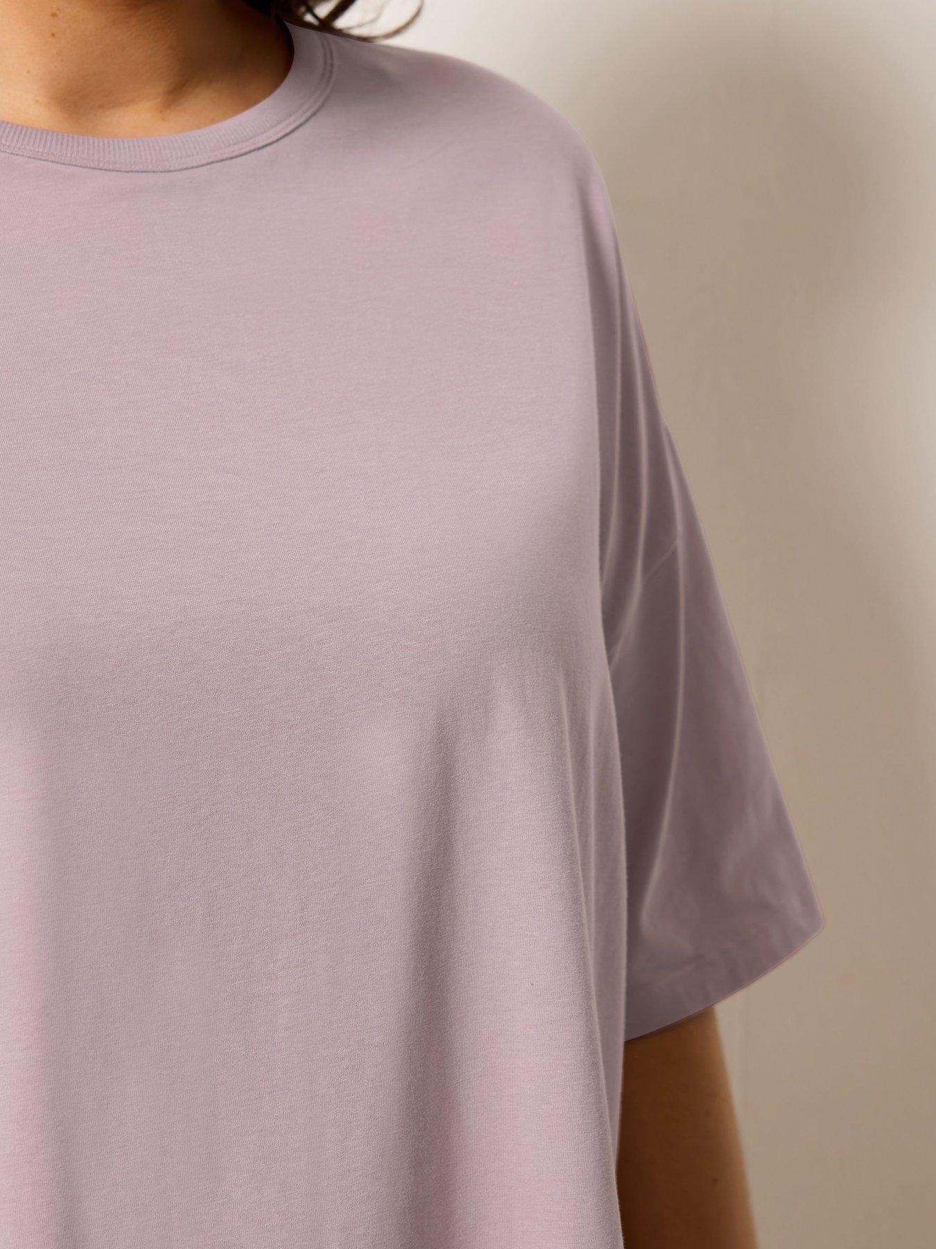 Image 4 of 5 of Yours Curve Relaxed Longline Side Split T-Shirt - Pink