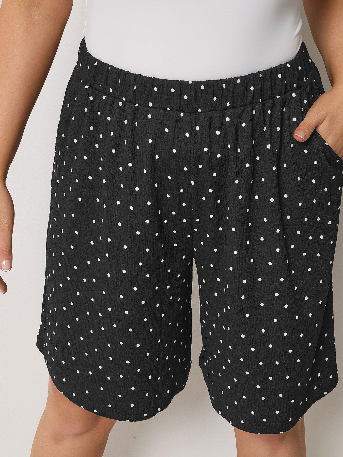 yours-curve-jersey-crinkle-polka-dot-shorts-blackoutfit