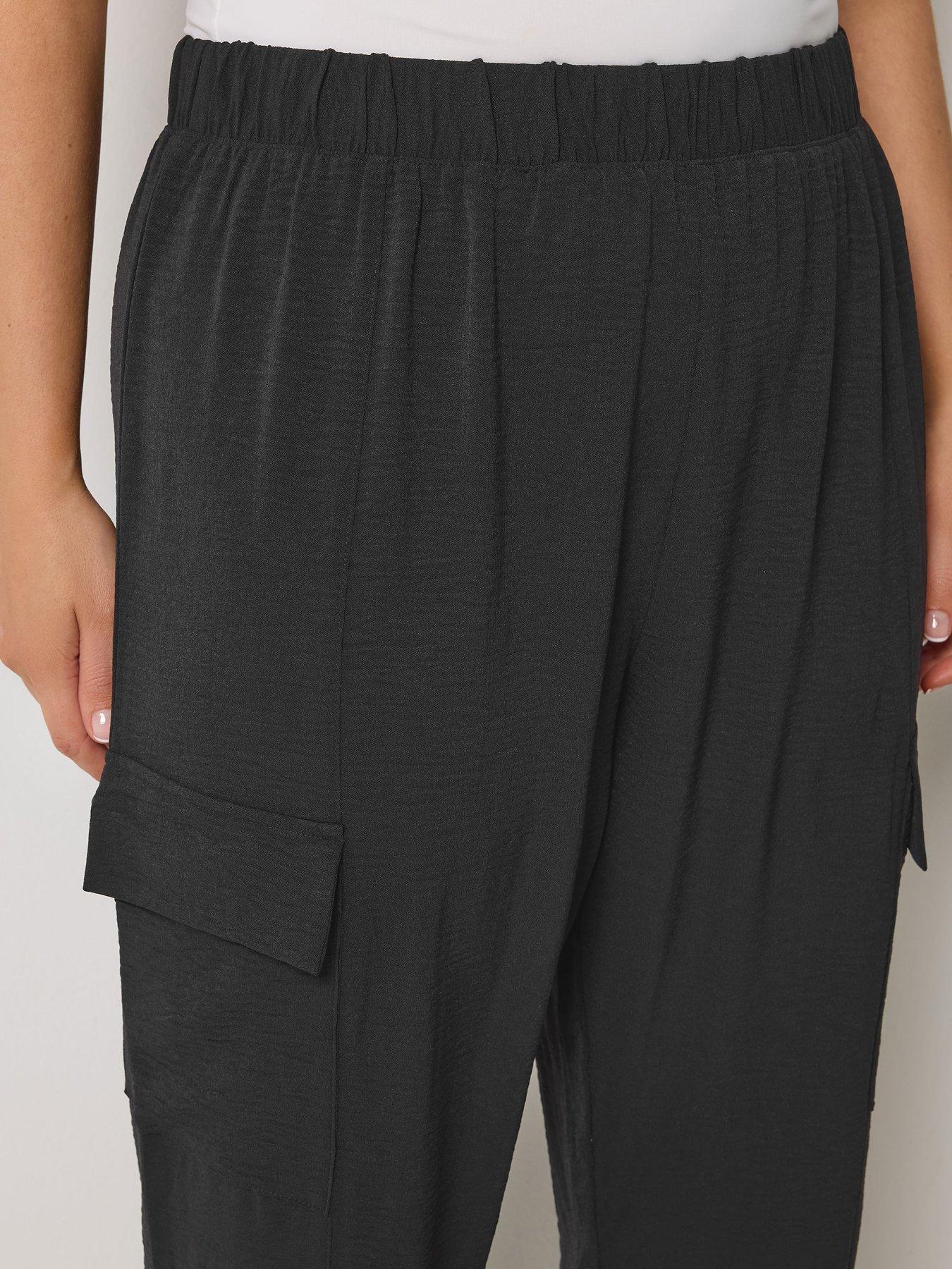 Image 4 of 5 of Yours Curve Washed Twill Cargo Jogger - Black