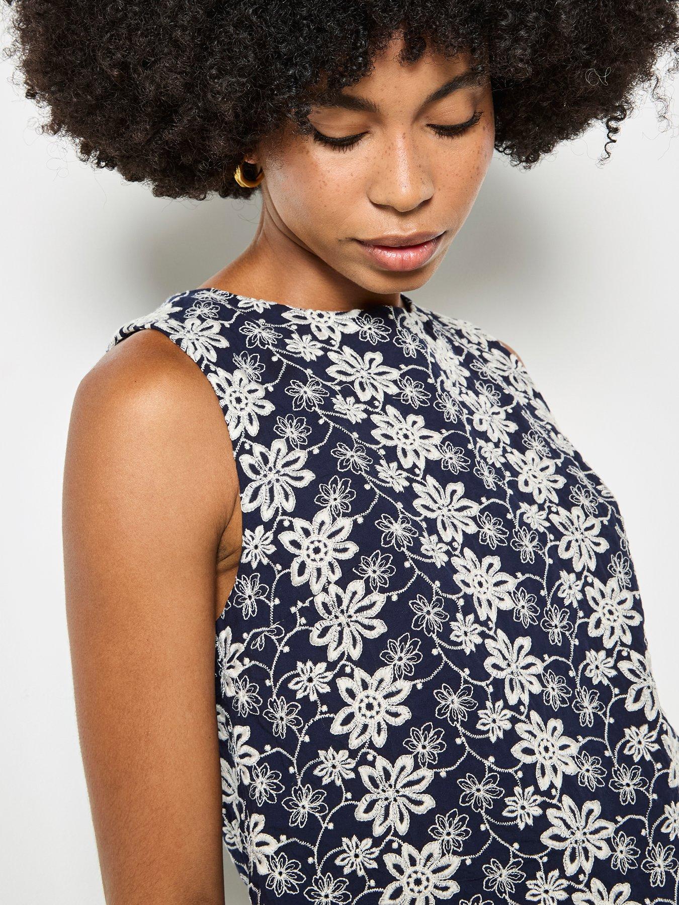 apricot-apricot-embroidered-floral-topoutfit