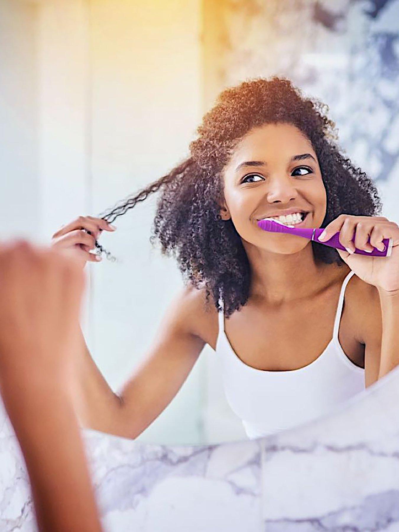 foreo-issa-4-smile-enchanted-violetoutfit