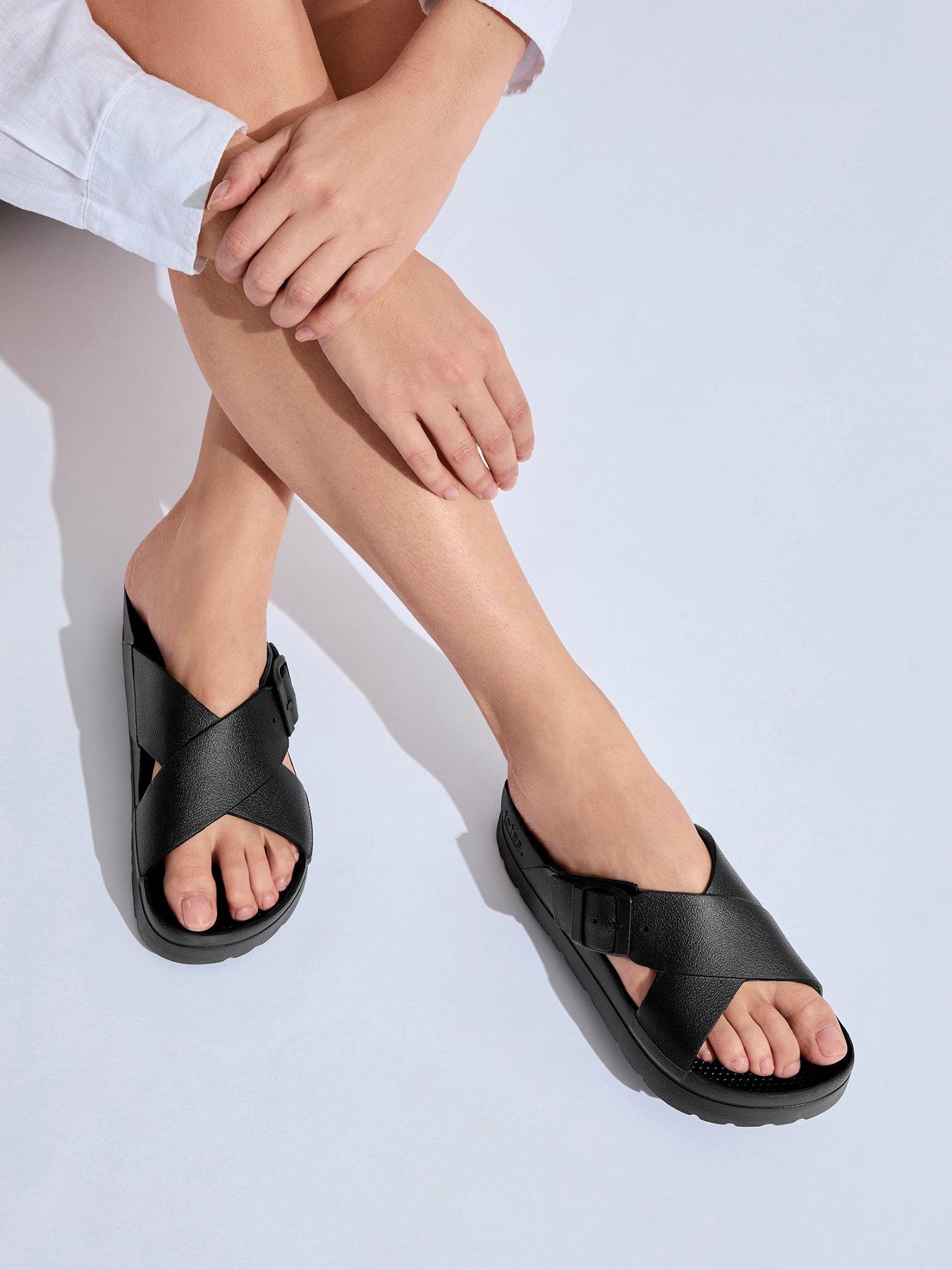 Image 5 of 5 of TOTES Totes Solbounce Ladies Cross Front Buckle Slider - Black