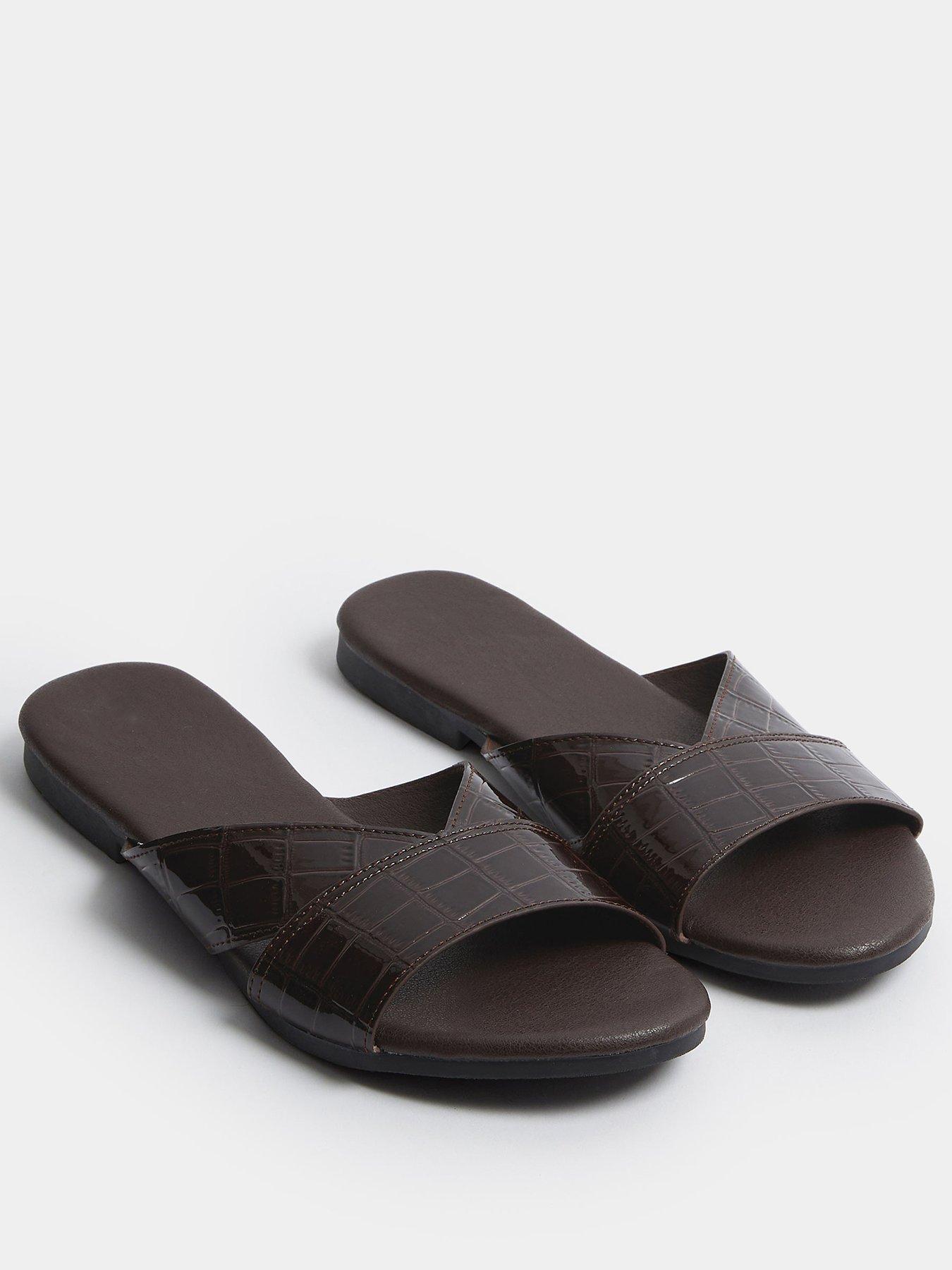 yours-extra-wide-fit-v-cut-mulestillFront