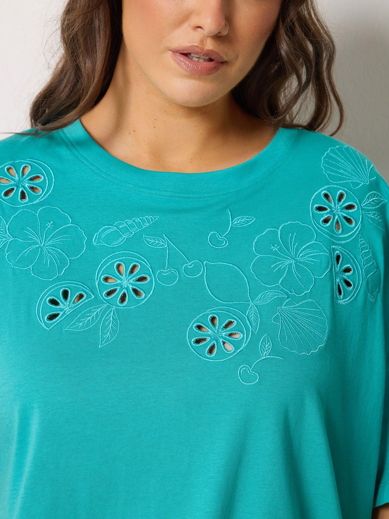 yours-curve-applique-fruit-print-t-shirtoutfit