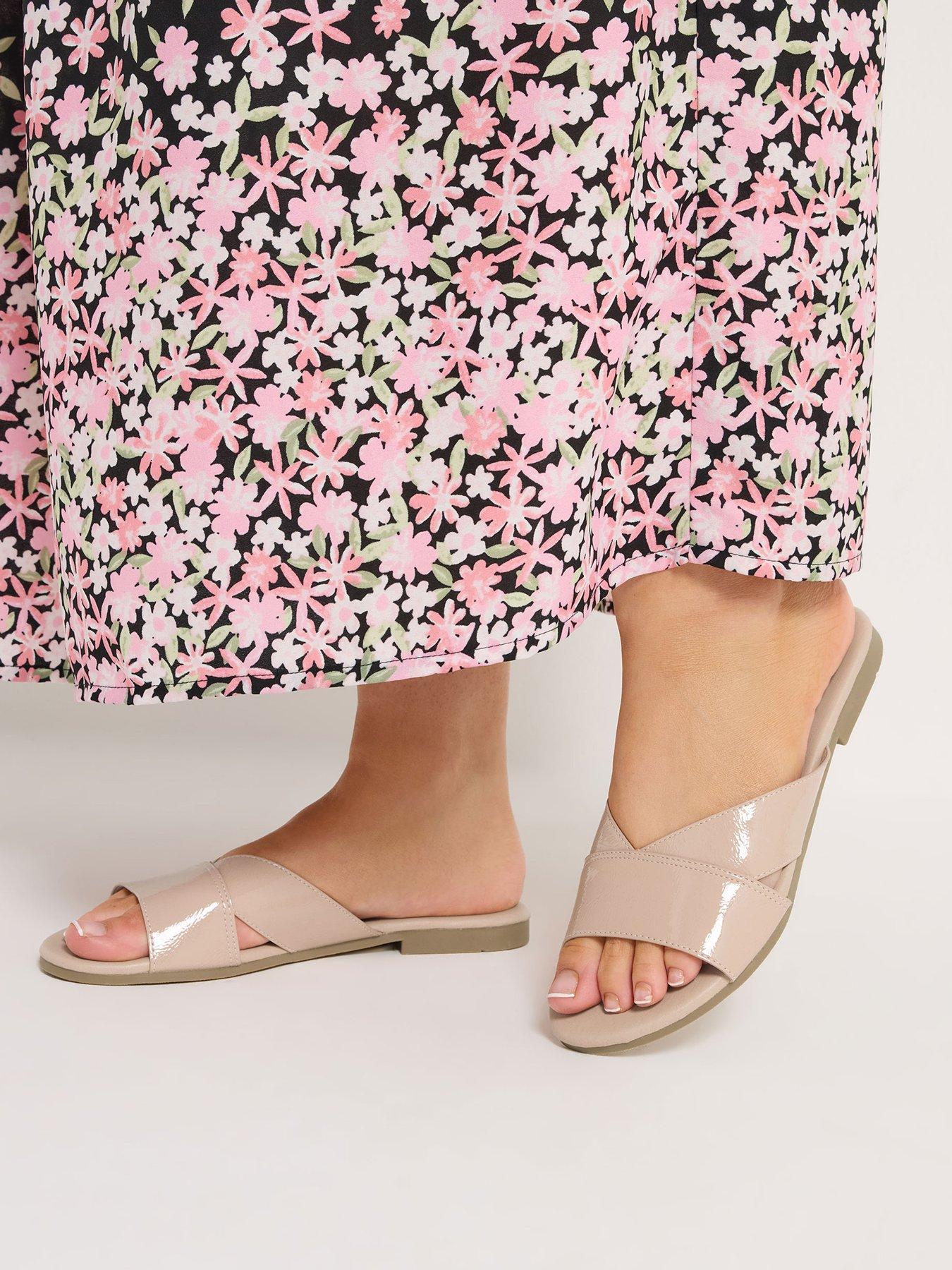 yours-extra-wide-fit-v-cut-mule-creamfront