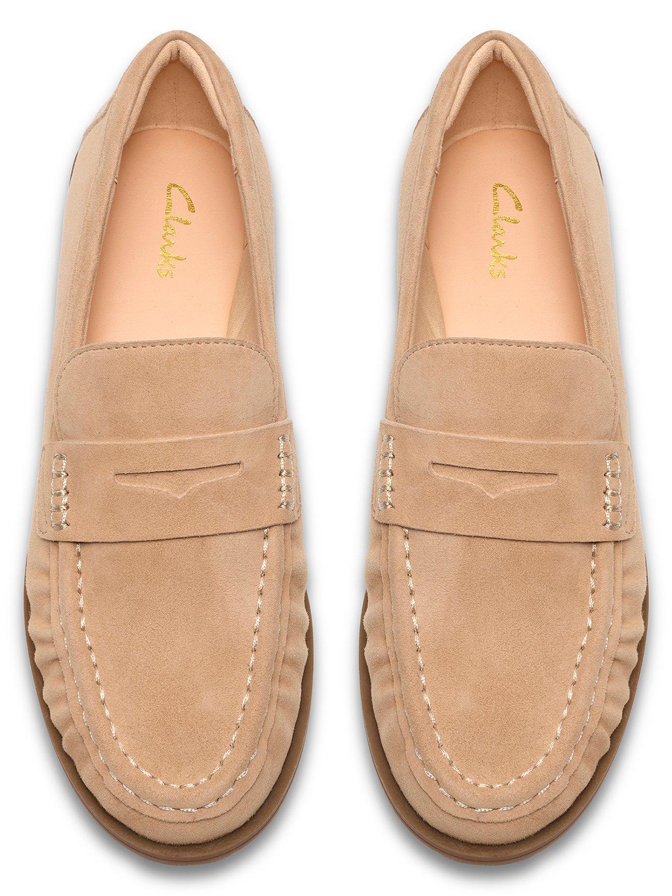 clarks-alixea-walk-sand-suedeoutfit