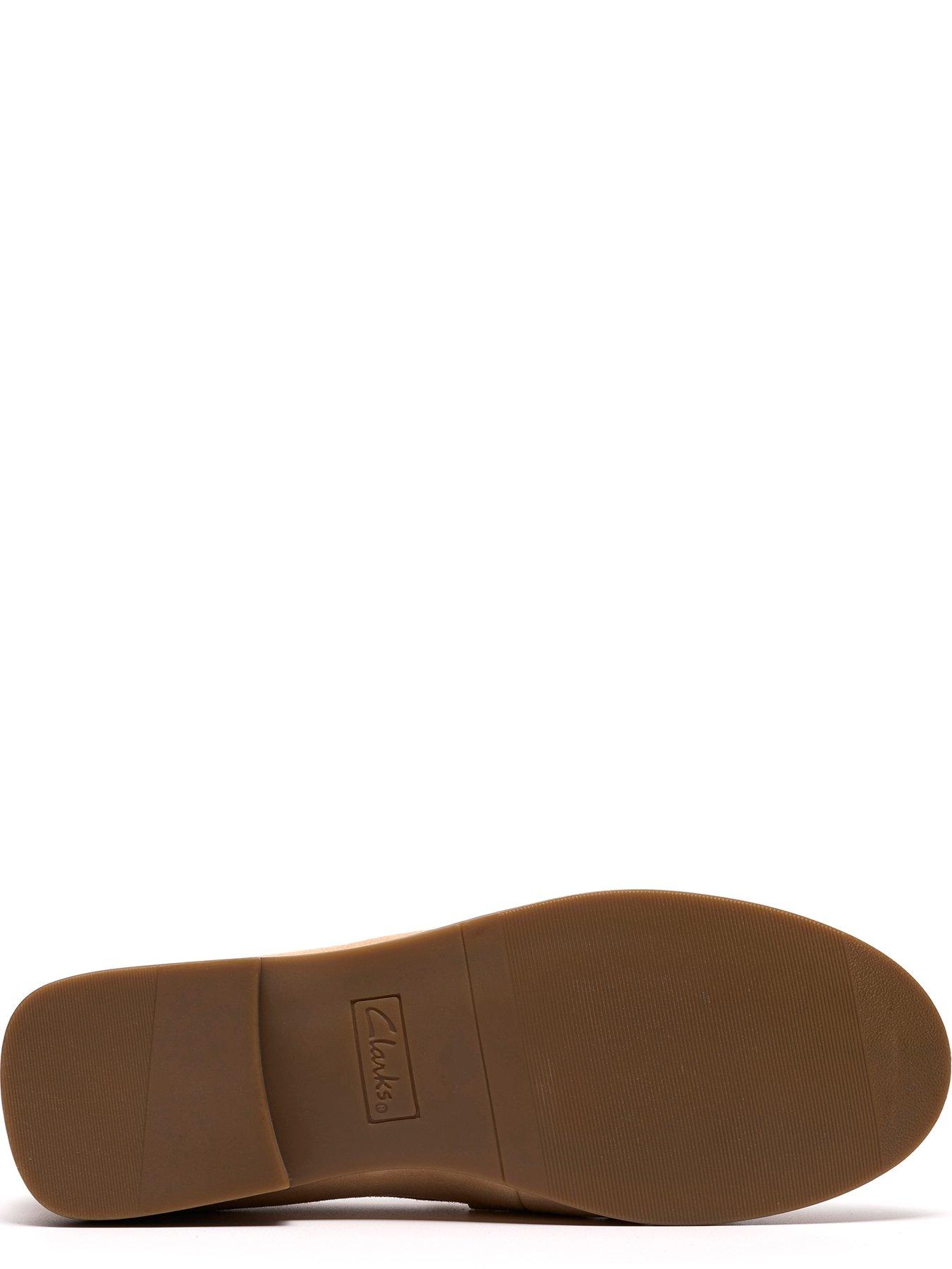 clarks-alixea-walk-sand-suededetail