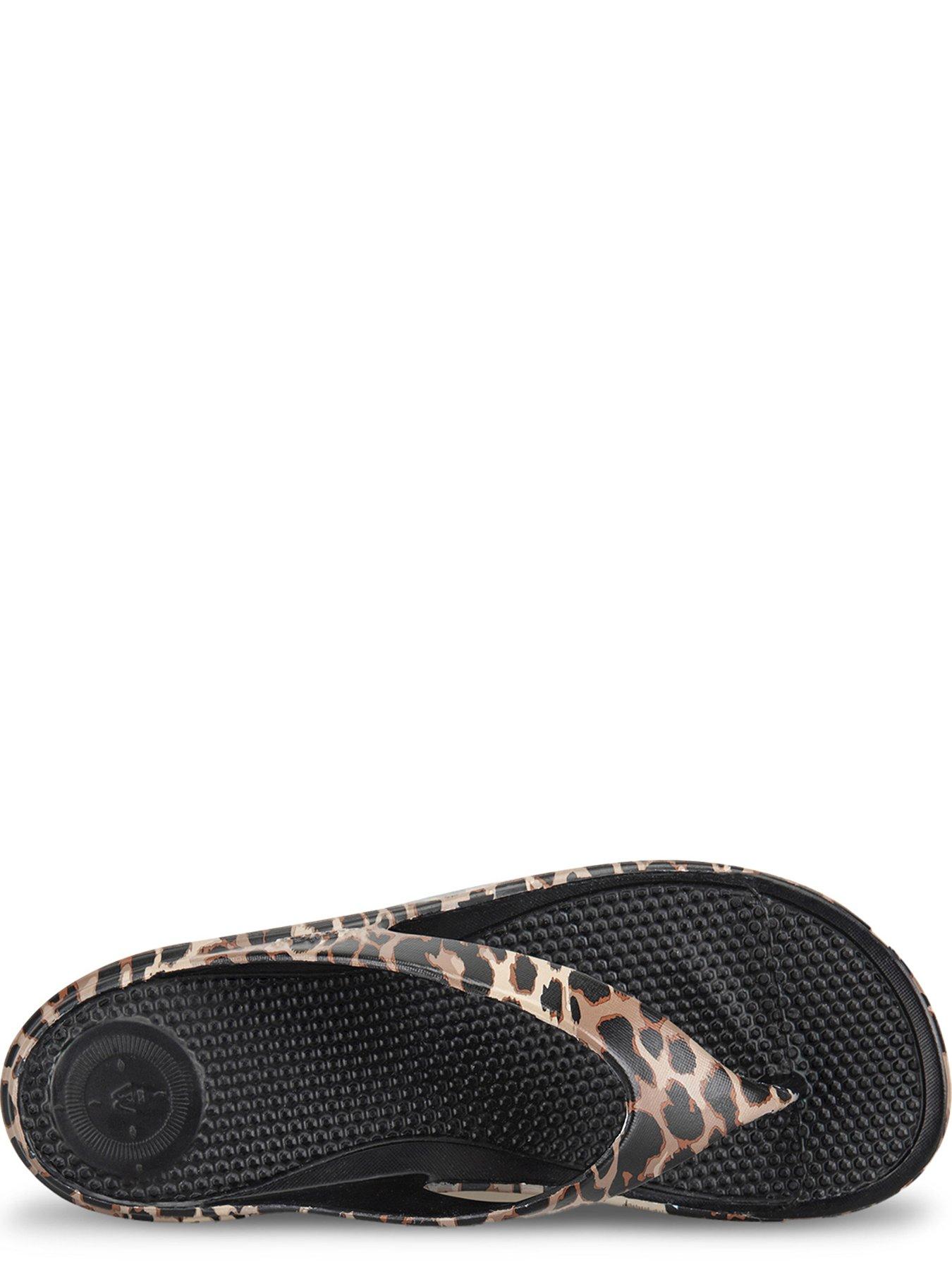 totes-totes-solbounce-ladies-toe-post-animal-printoutfit