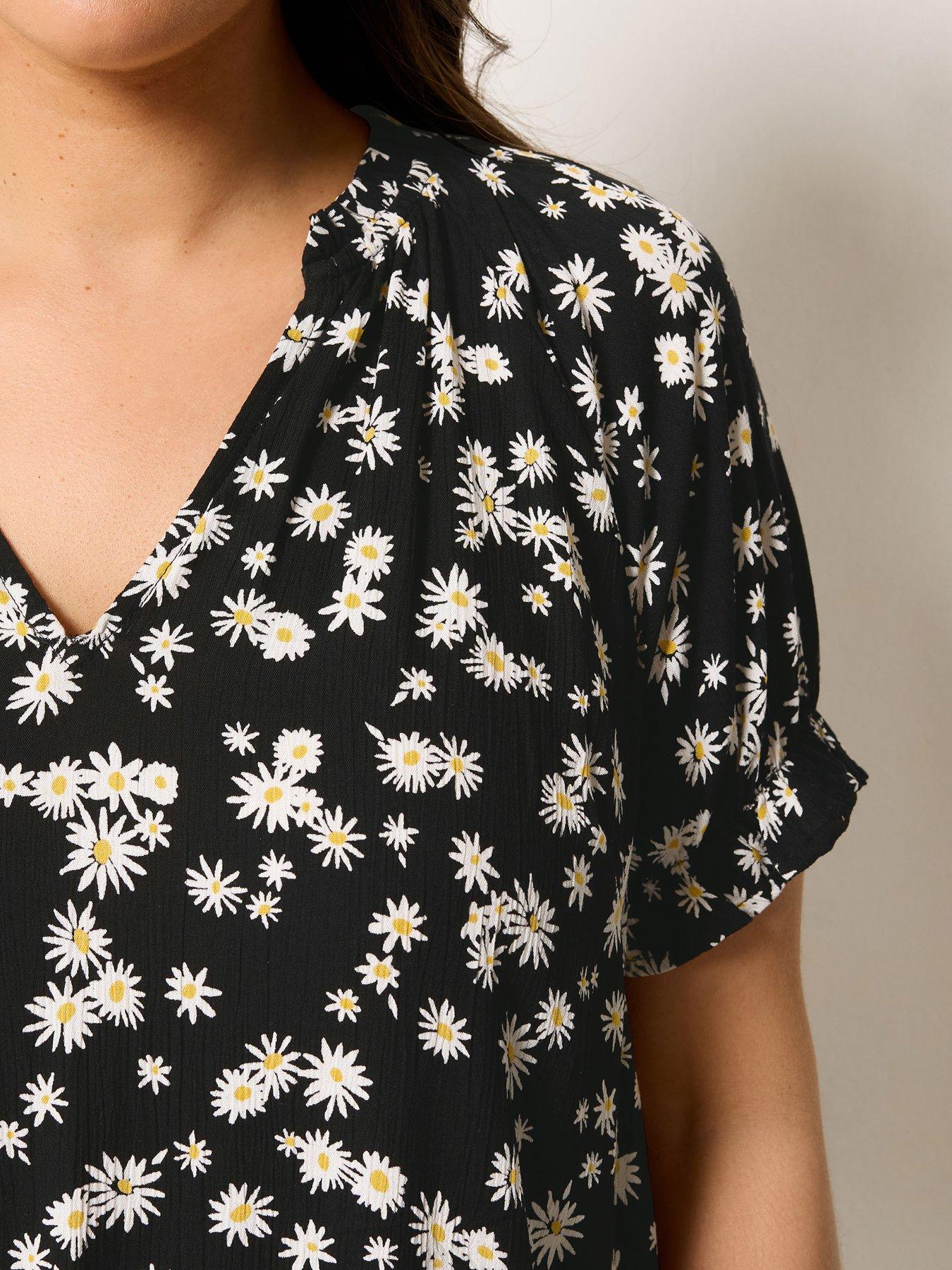 Image 4 of 4 of Yours Curve Crinkle Gypsy Top - Black
