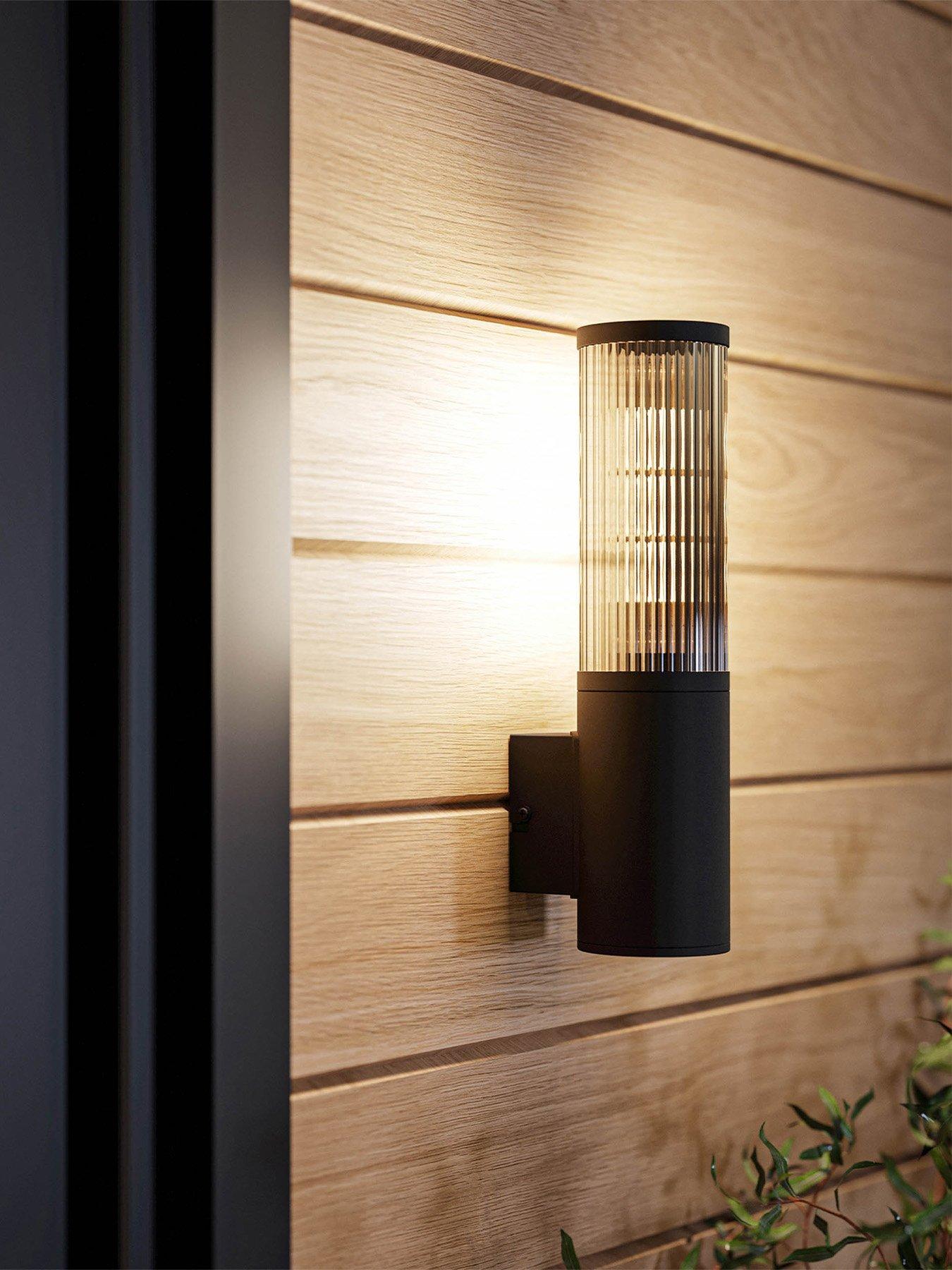 eglo-salle-sleek-outdoor-wall-light-blackfront