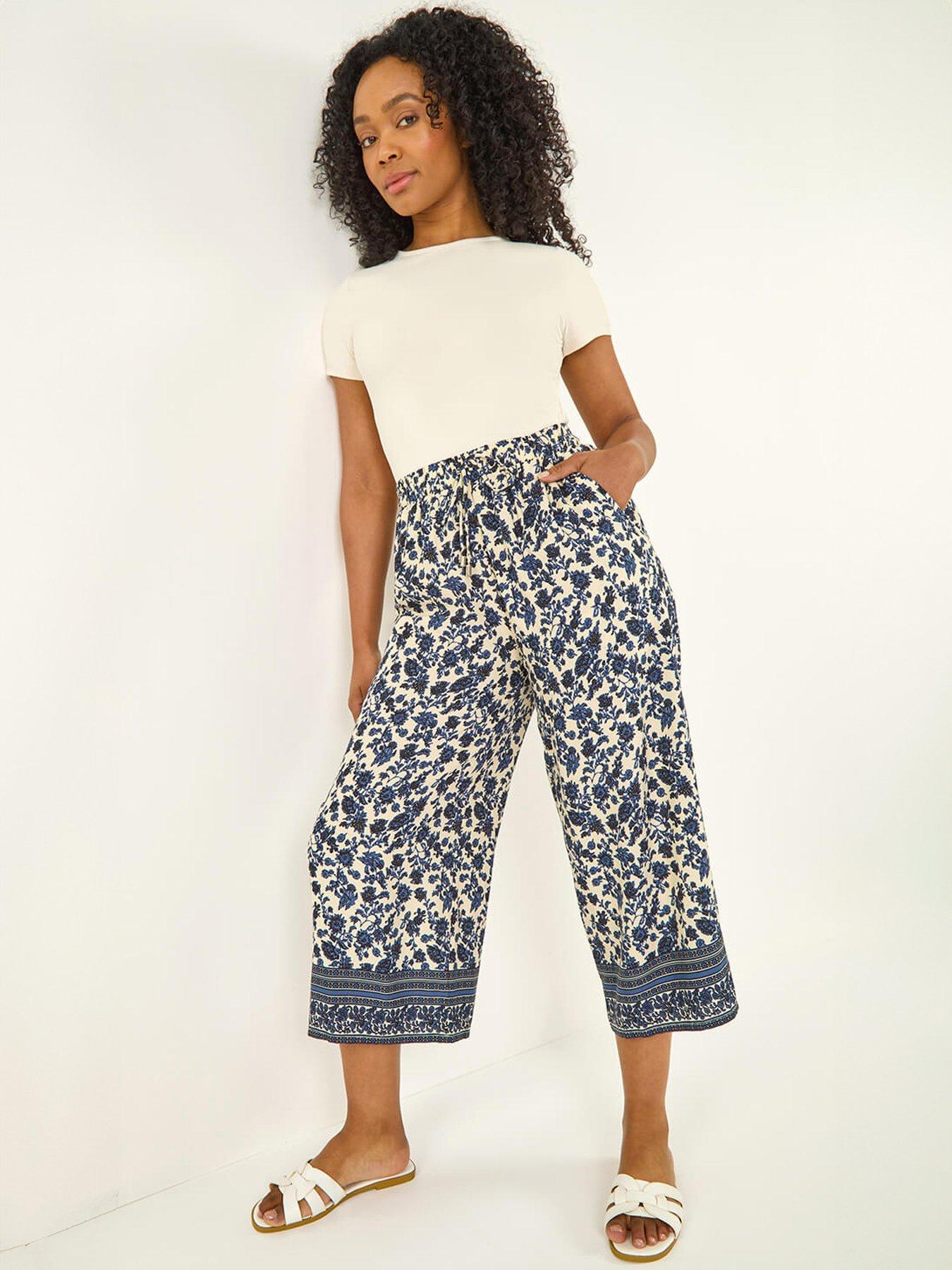 roman-petite-border-print-cropped-trouseroutfit
