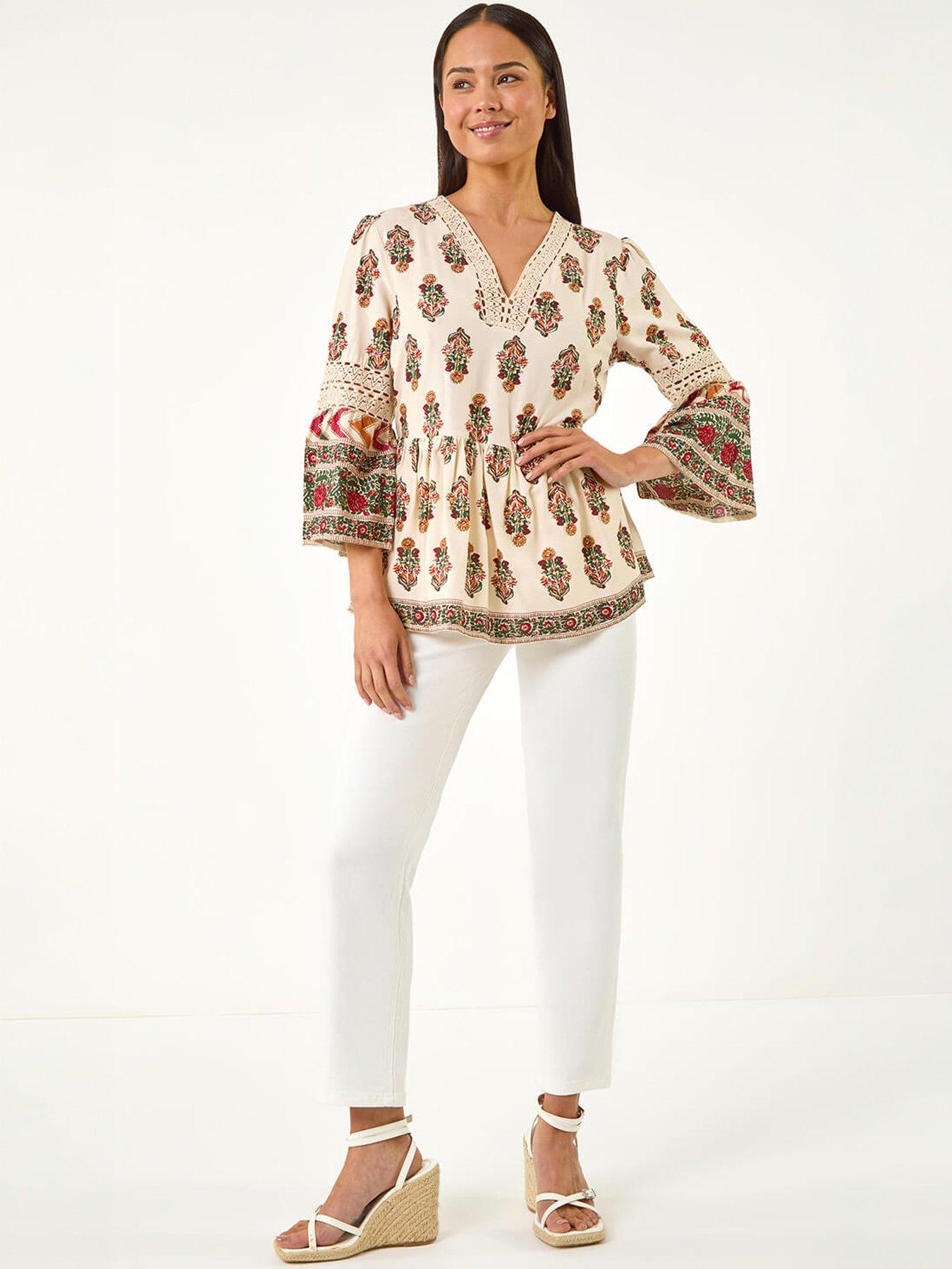 roman-petite-print-v-neck-lace-topdetail