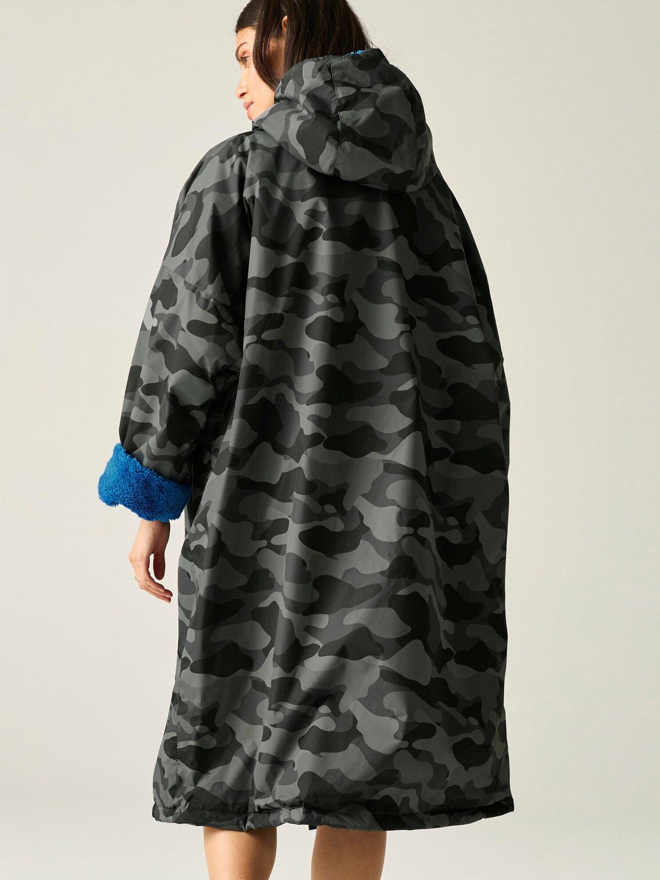 Image 2 of 7 of Regatta Adult Waterproof Robe- Camo/Sonic Blue