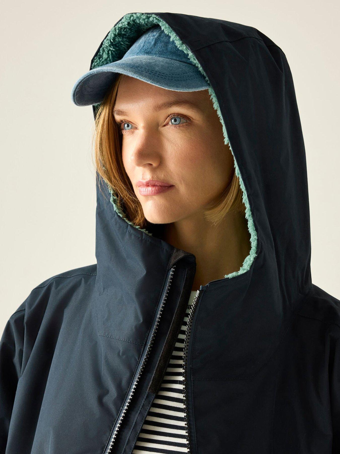 Image 6 of 7 of Regatta Adult Waterproof Robe- - IIvy Moss/Navy