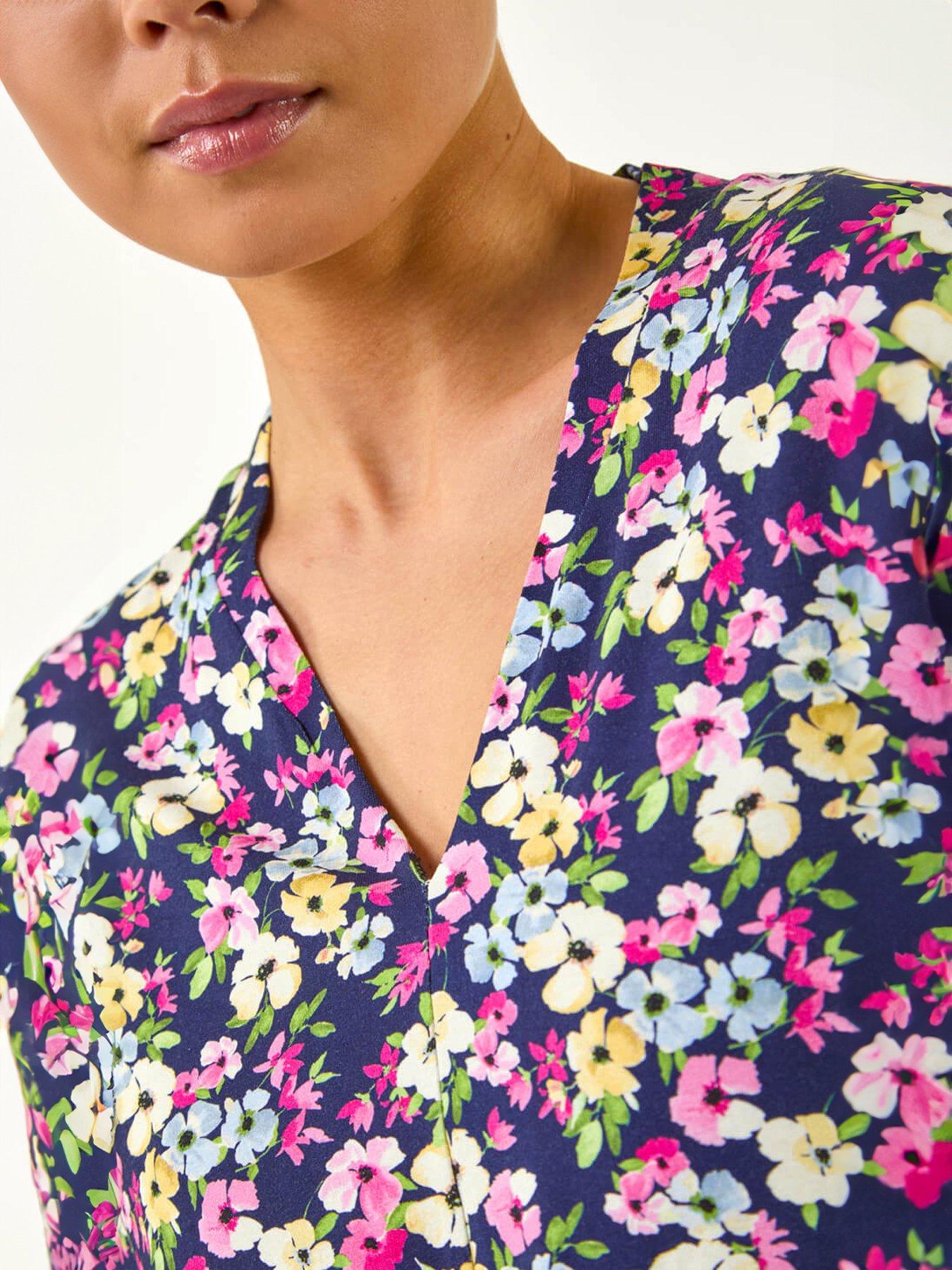 roman-petite-floral-v-neck-stretch-topdetail