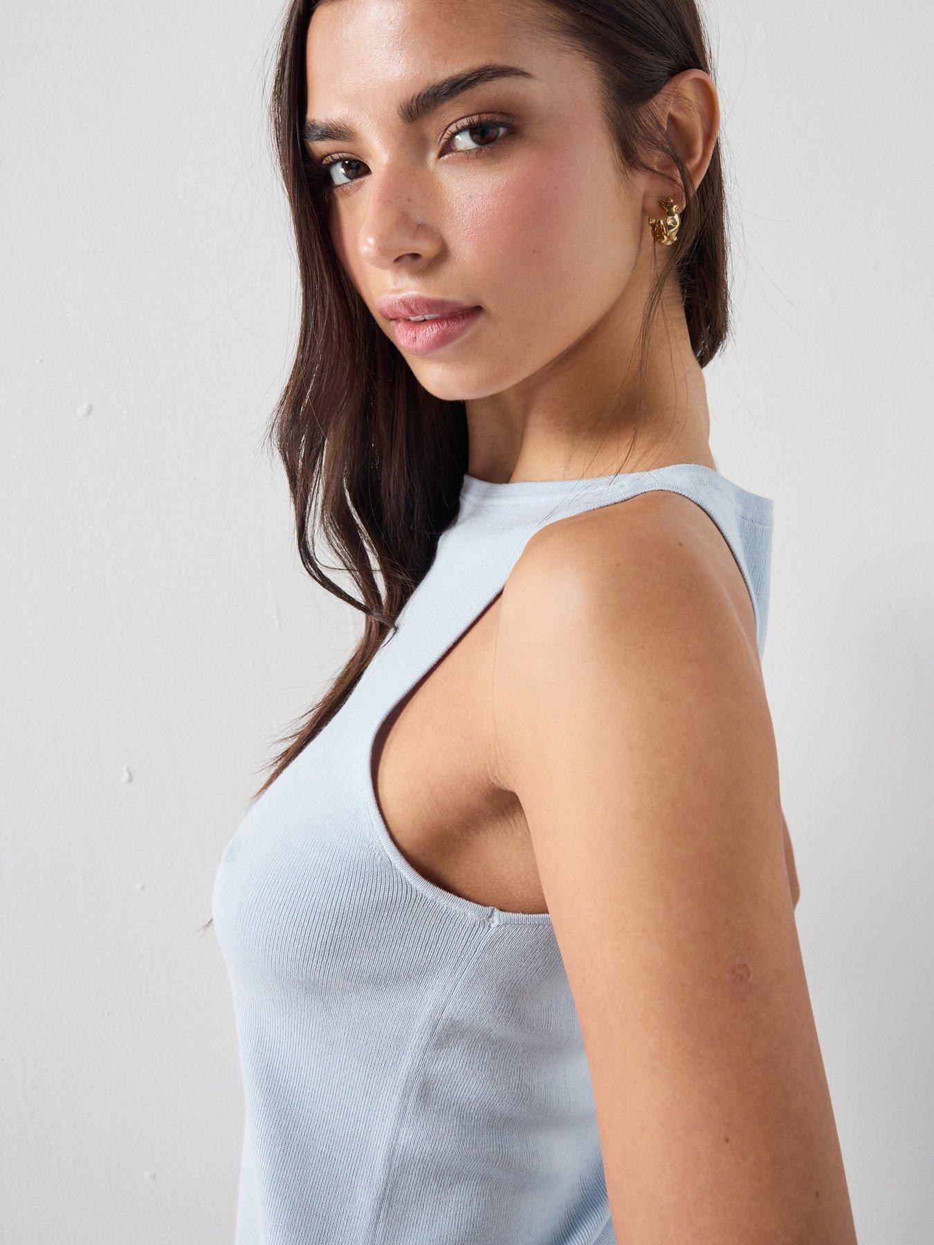 mango-fine-knit-sleeveless-top-blueoutfit