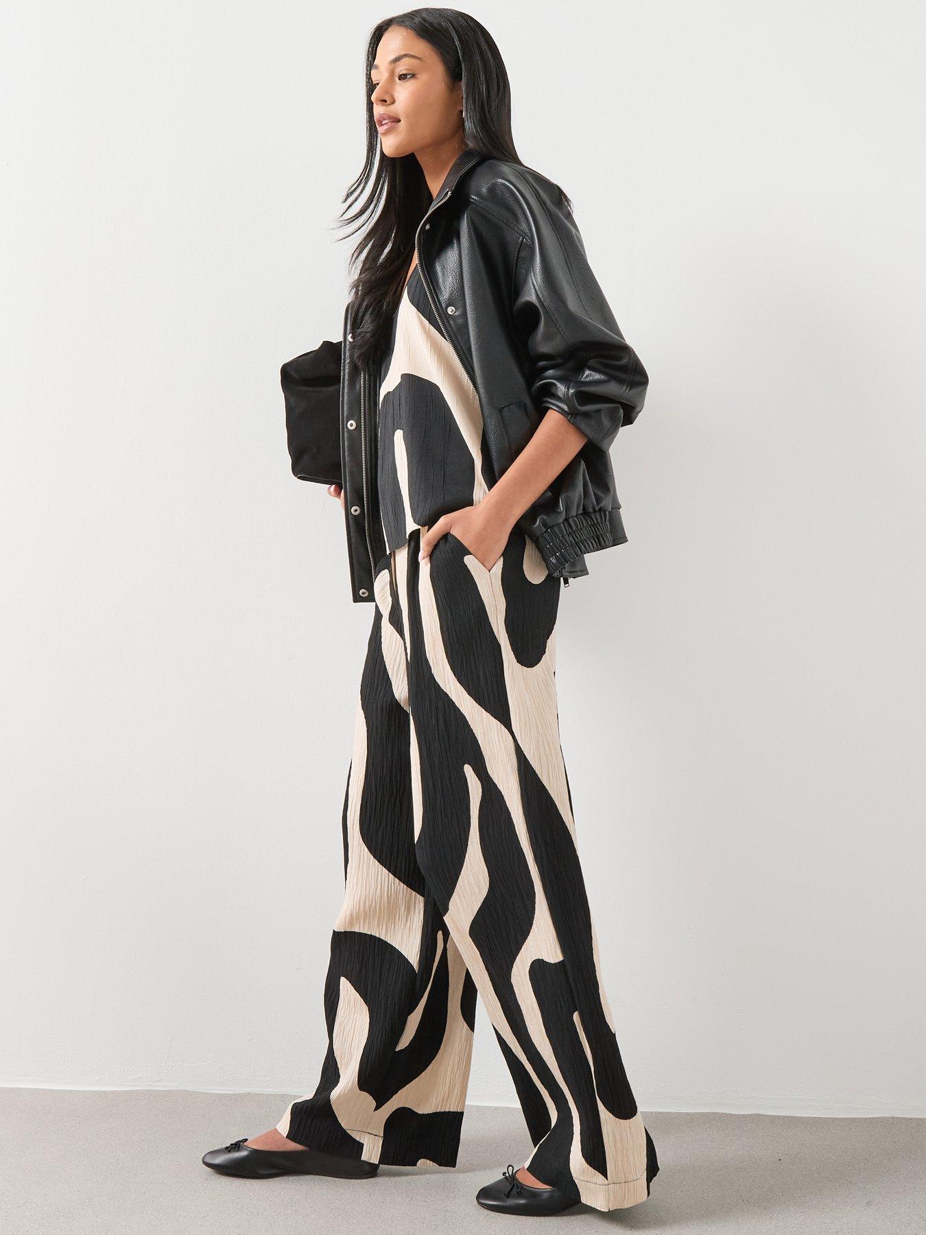 mango-printed-co-ord-straight-trousers-blackdetail