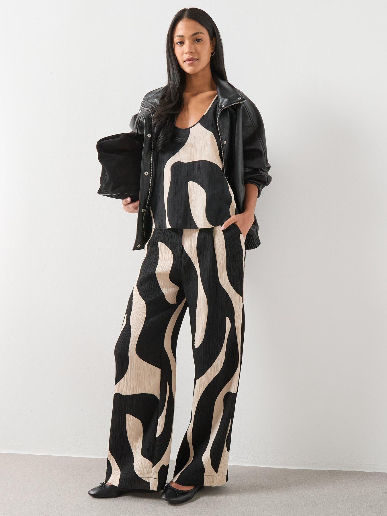 mango-printed-co-ord-crop-top-blackdetail