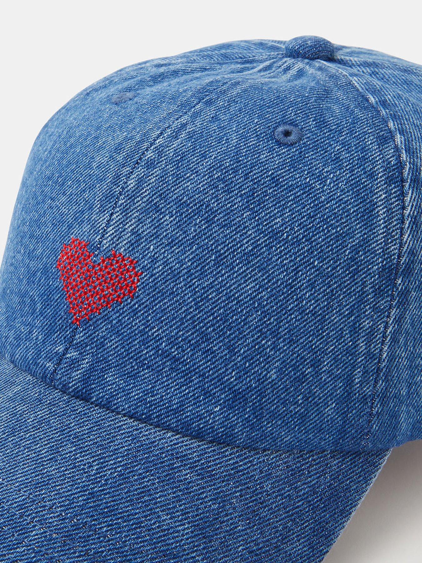 accessorize-heart-denim-baseball-capoutfit